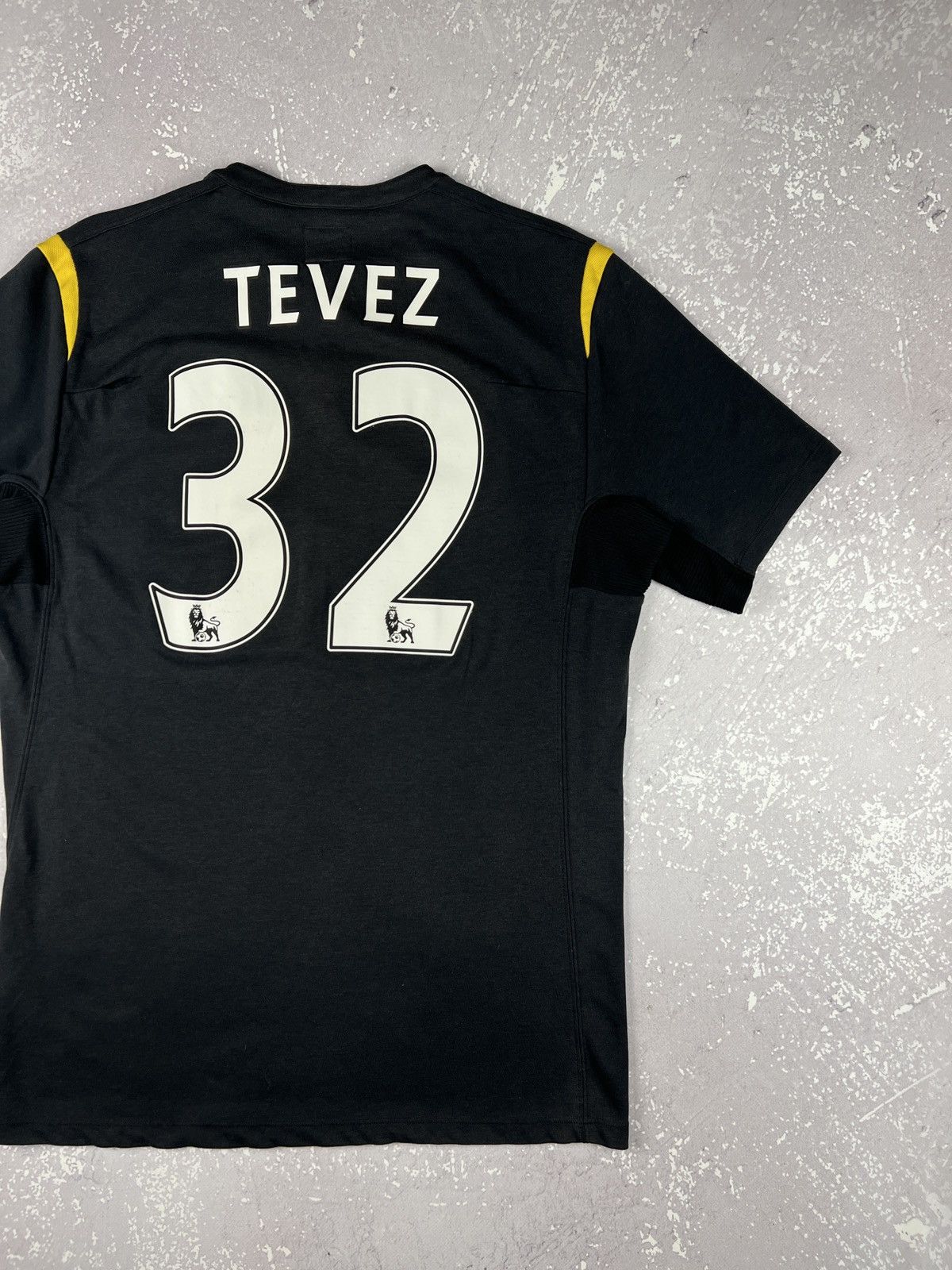 Umbro 2009/2010 Umbro Manchester City Home #32 Tevez Soccer Jersey Size US S / EU 44-46 / 1 - 2 Thumbnail