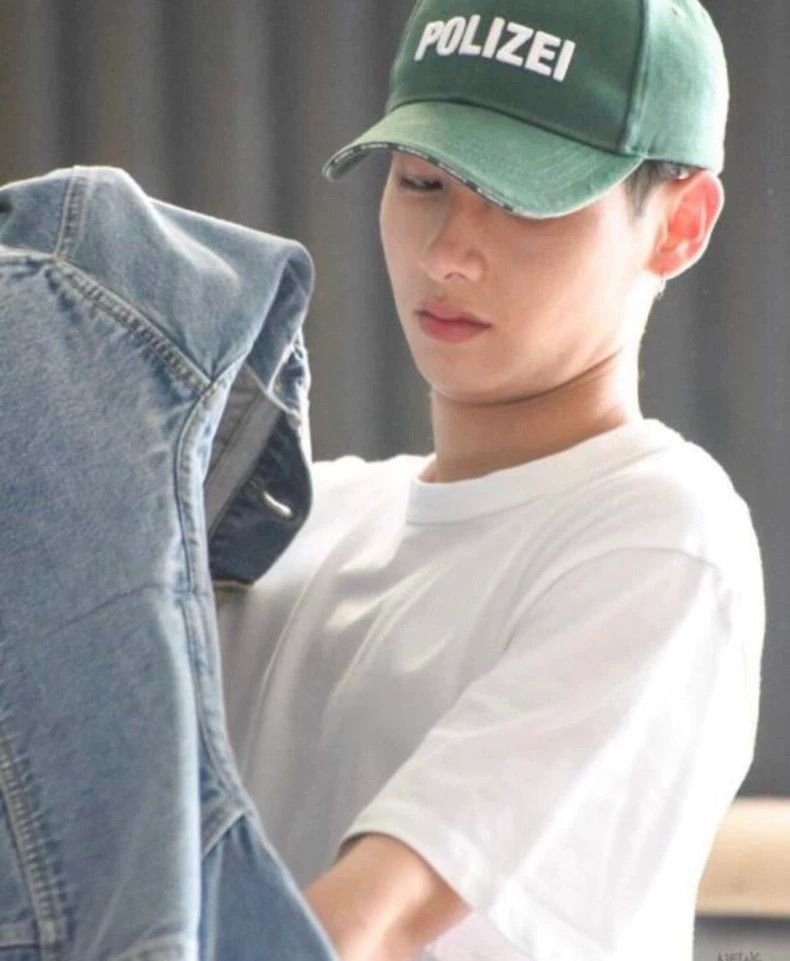 Vetements Vetements Embroidered Slogan Baseball Cap Size ONE SIZE - 4 Thumbnail