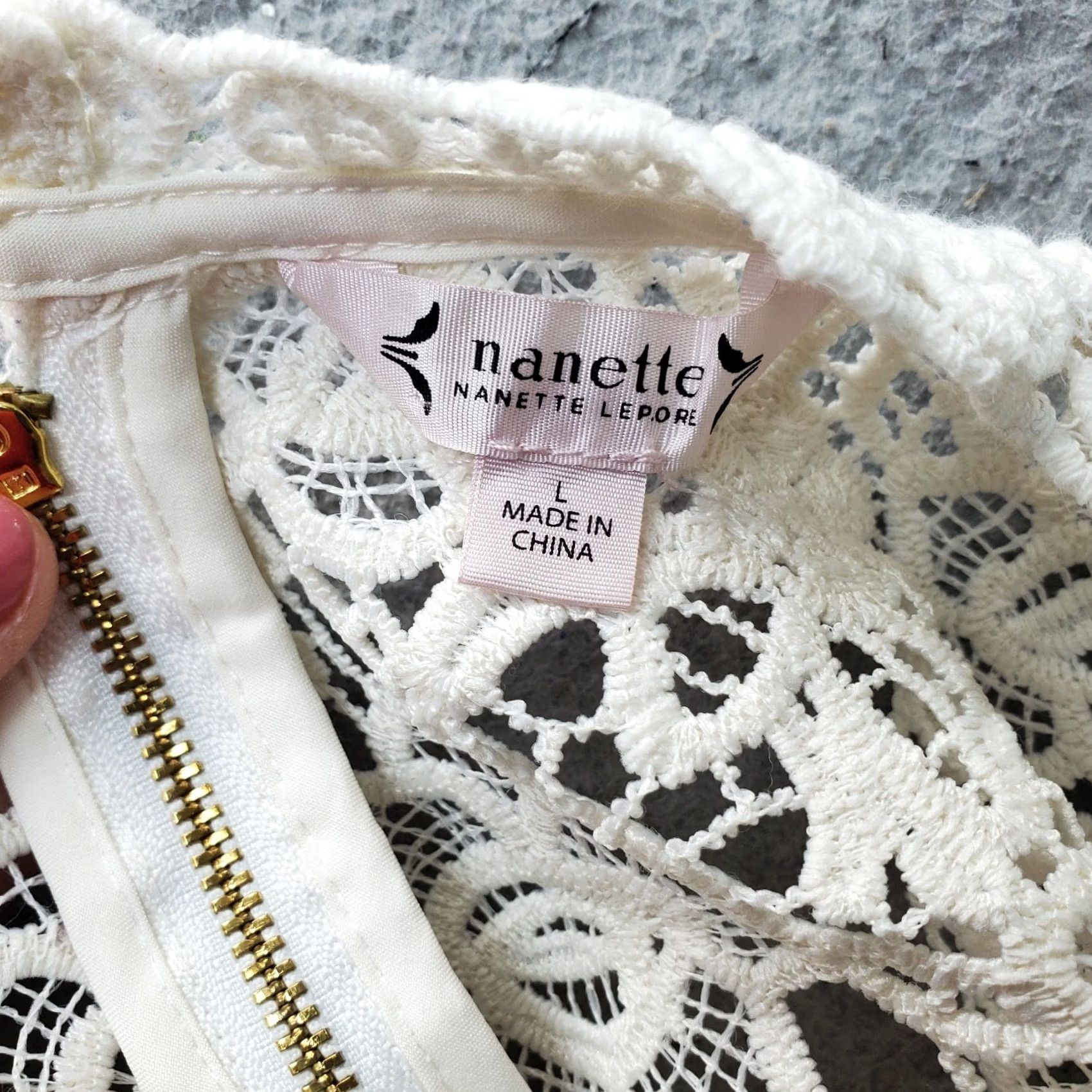 Nanette Lepore Nanette Lepore Tank Women's L Tan Stretch Crochet Lace Detail Back Zipper Tank Top Sleeveless Basic Shirt Size L / US 10 / IT 46 - 4 Thumbnail