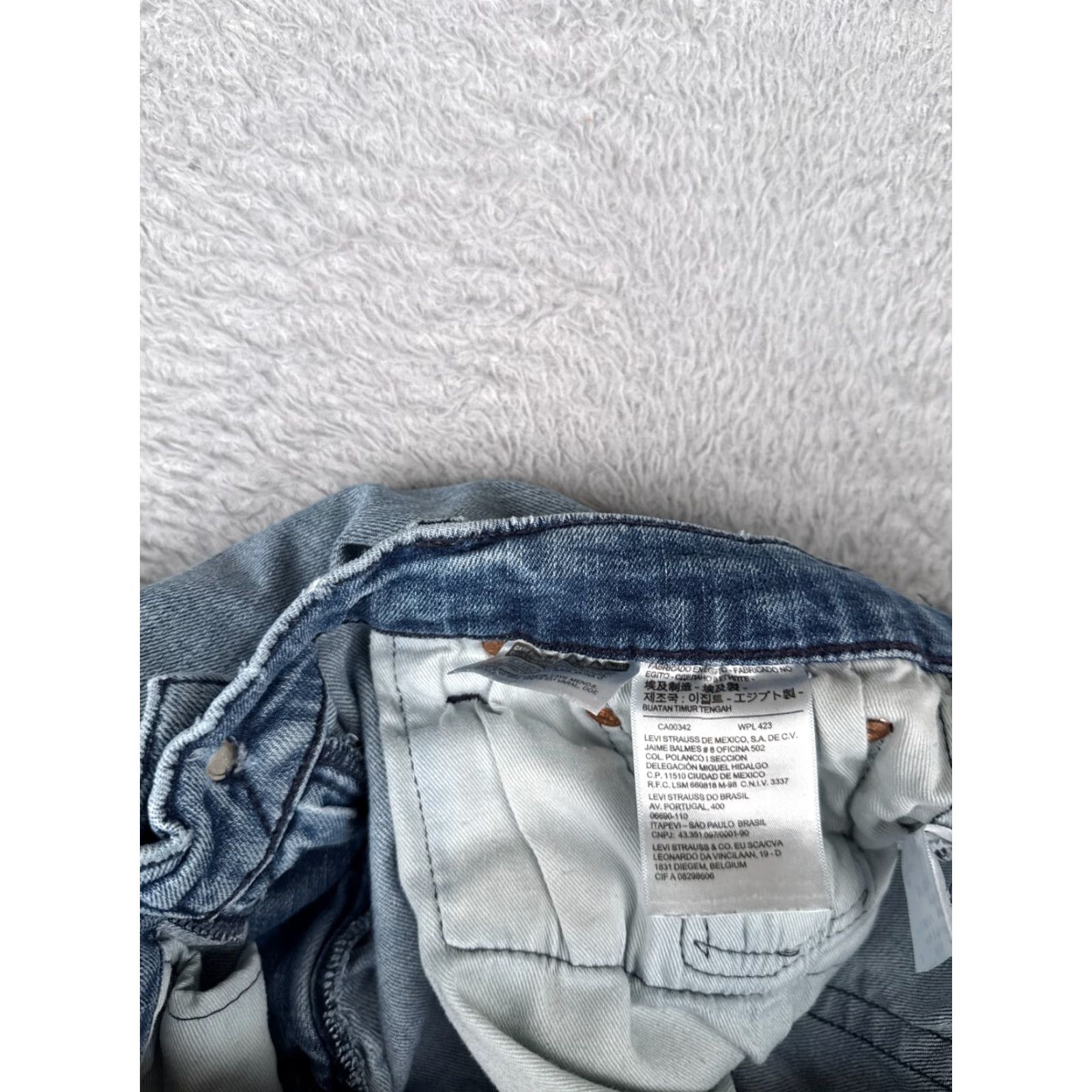 Levi's VINTAGE Levis Jeans Men 32 Blue Distressed 511 Cotton Premium 30x30 Denim Straight Slimming 5-Pocket Design 30 in Inseam Medium Wash Jeans Mens Size US 32 / EU 48 - 7 Thumbnail