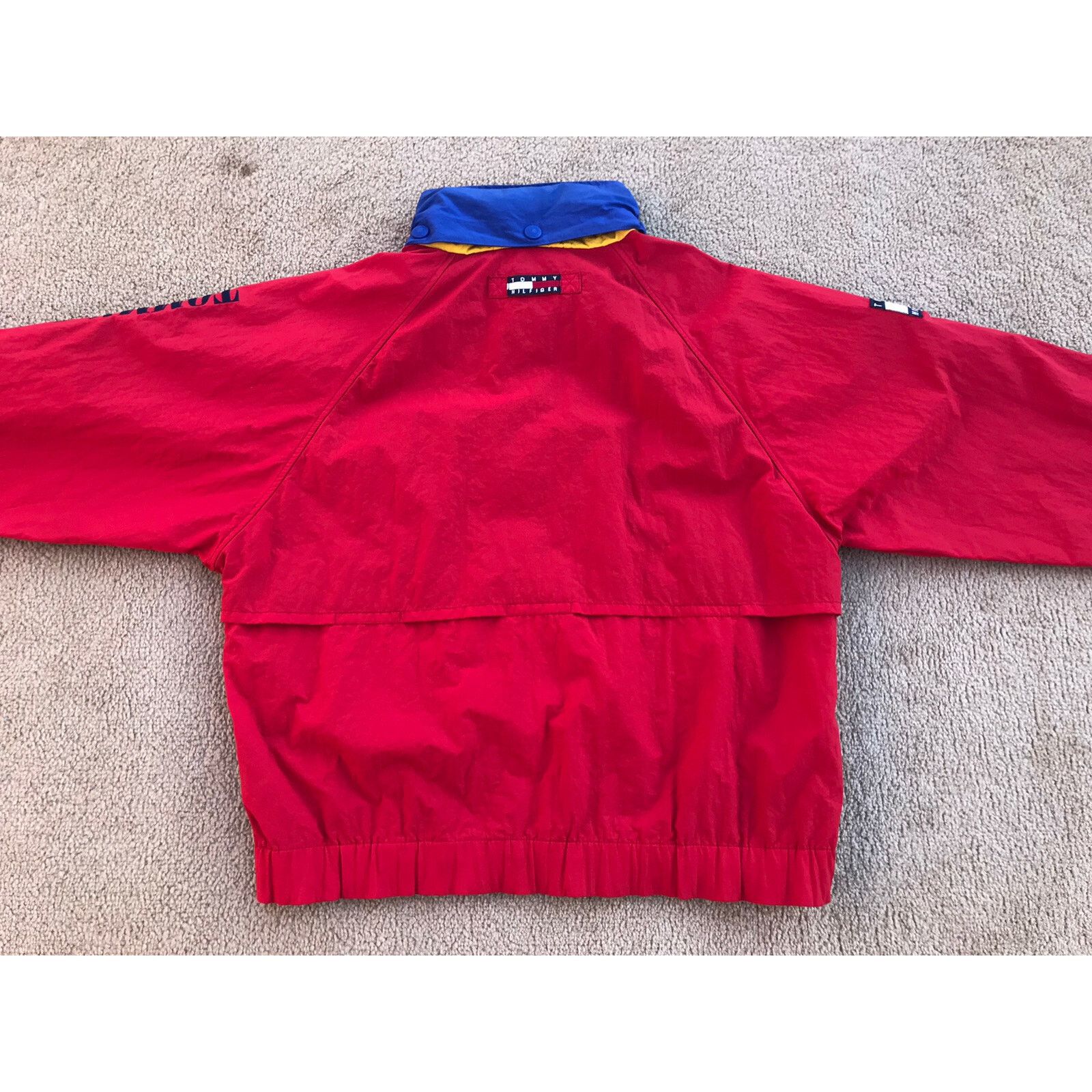 Tommy Hilfiger Vintage TOMMY HILFIGER jacket big Logo Windbreaker Hooded Size US L / EU 52-54 / 3 - 5 Thumbnail