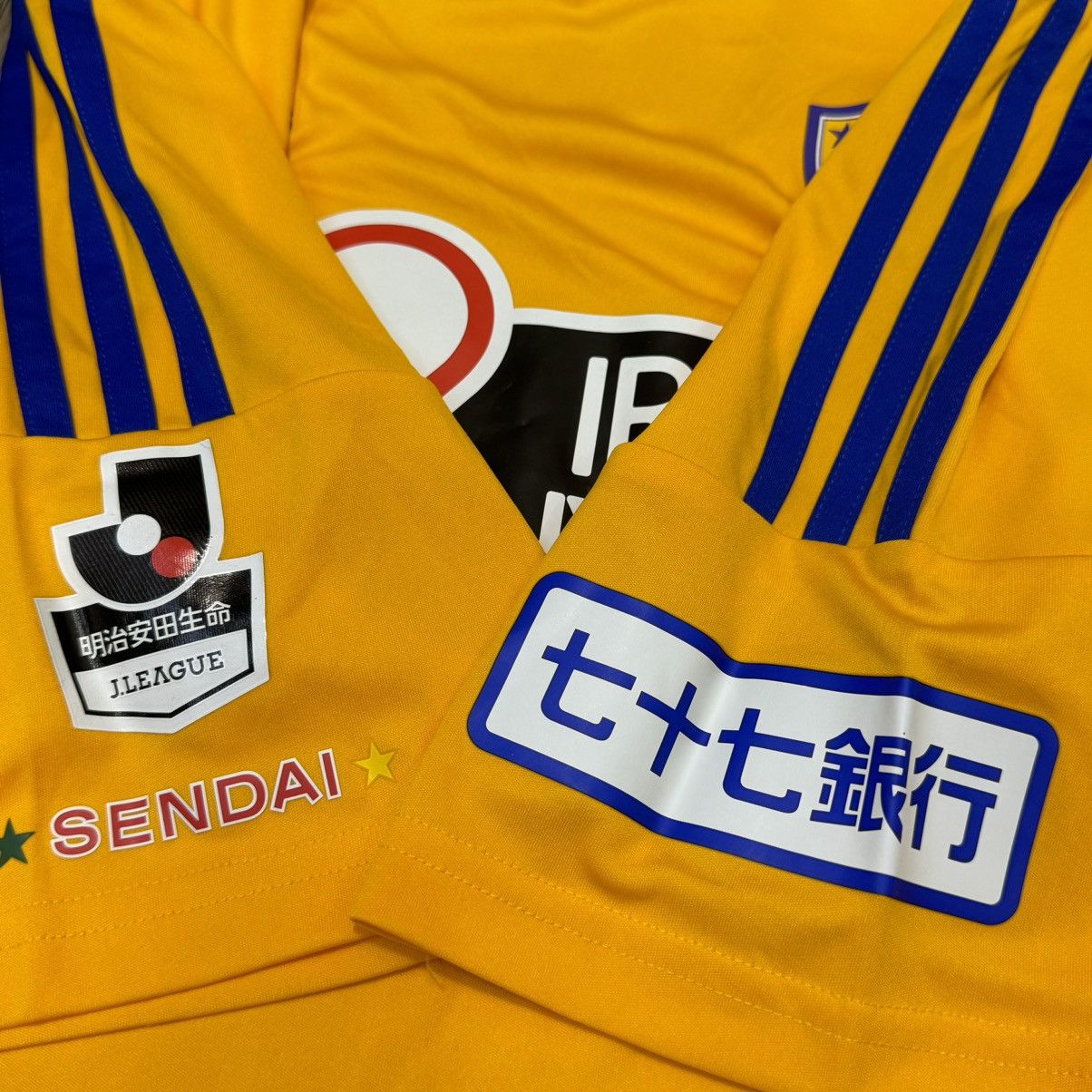 Adidas Vegalta Sendai 2015 home shirt Size US M / EU 48-50 / 2 - 5 Thumbnail