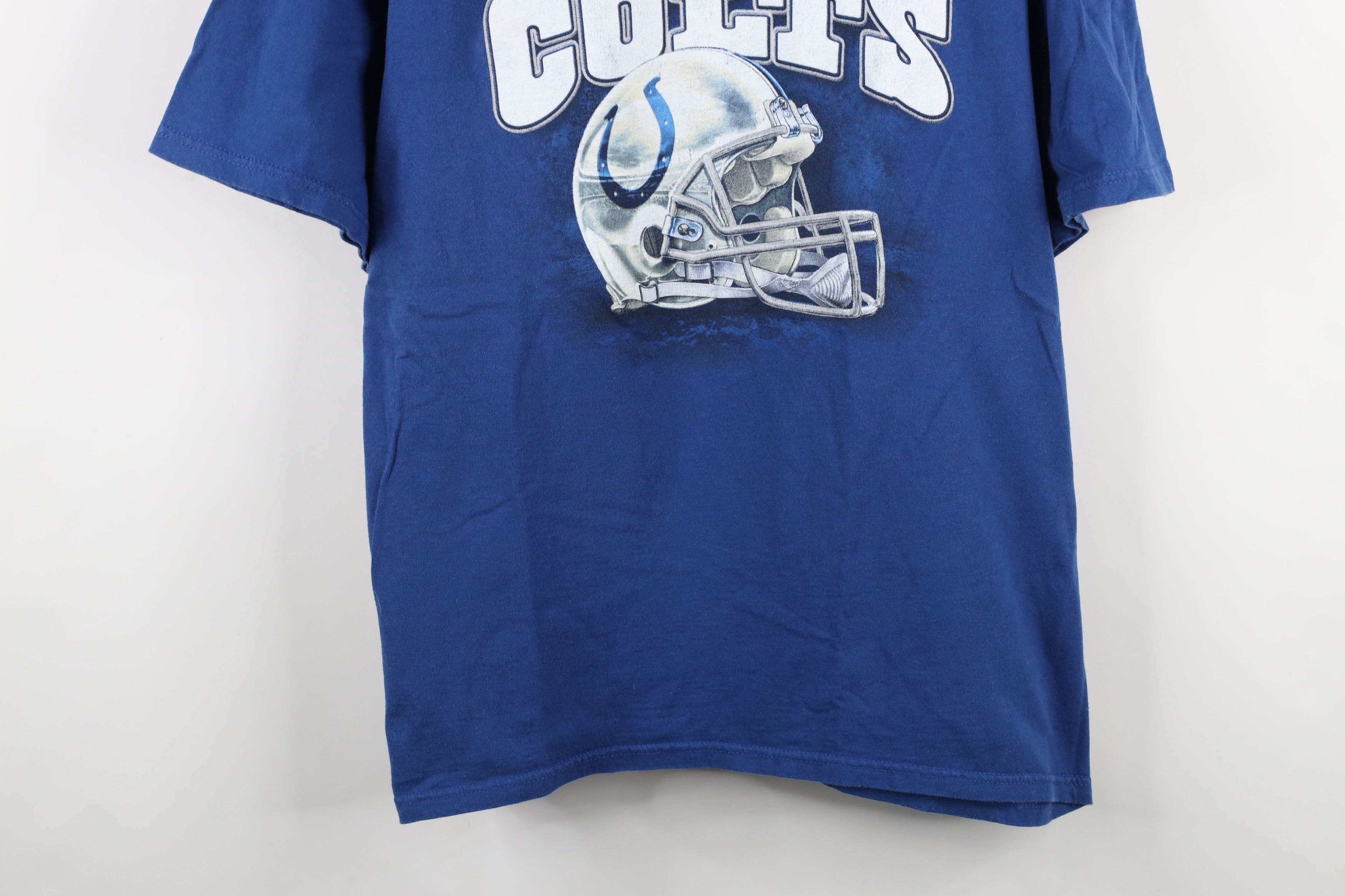 Vintage Vintage Y2K 2005 NFL Indianapolis Football Helmet T-Shirt Size US XL / EU 56 / 4 - 3 Thumbnail