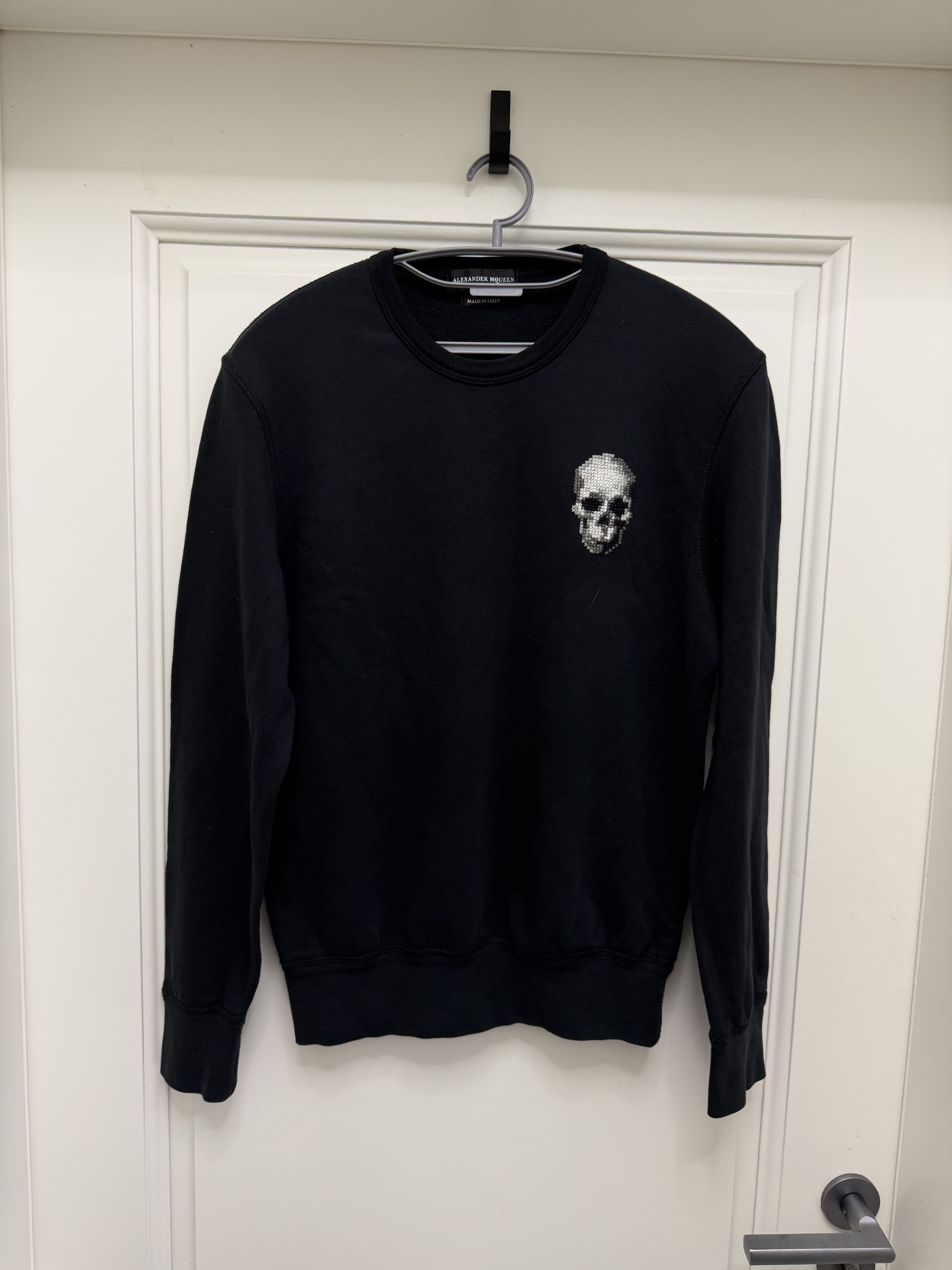 Alexander McQueen McQueen mainline men's black sweatshirt embroidered skull Size US S / EU 44-46 / 1 - 1 Thumbnail