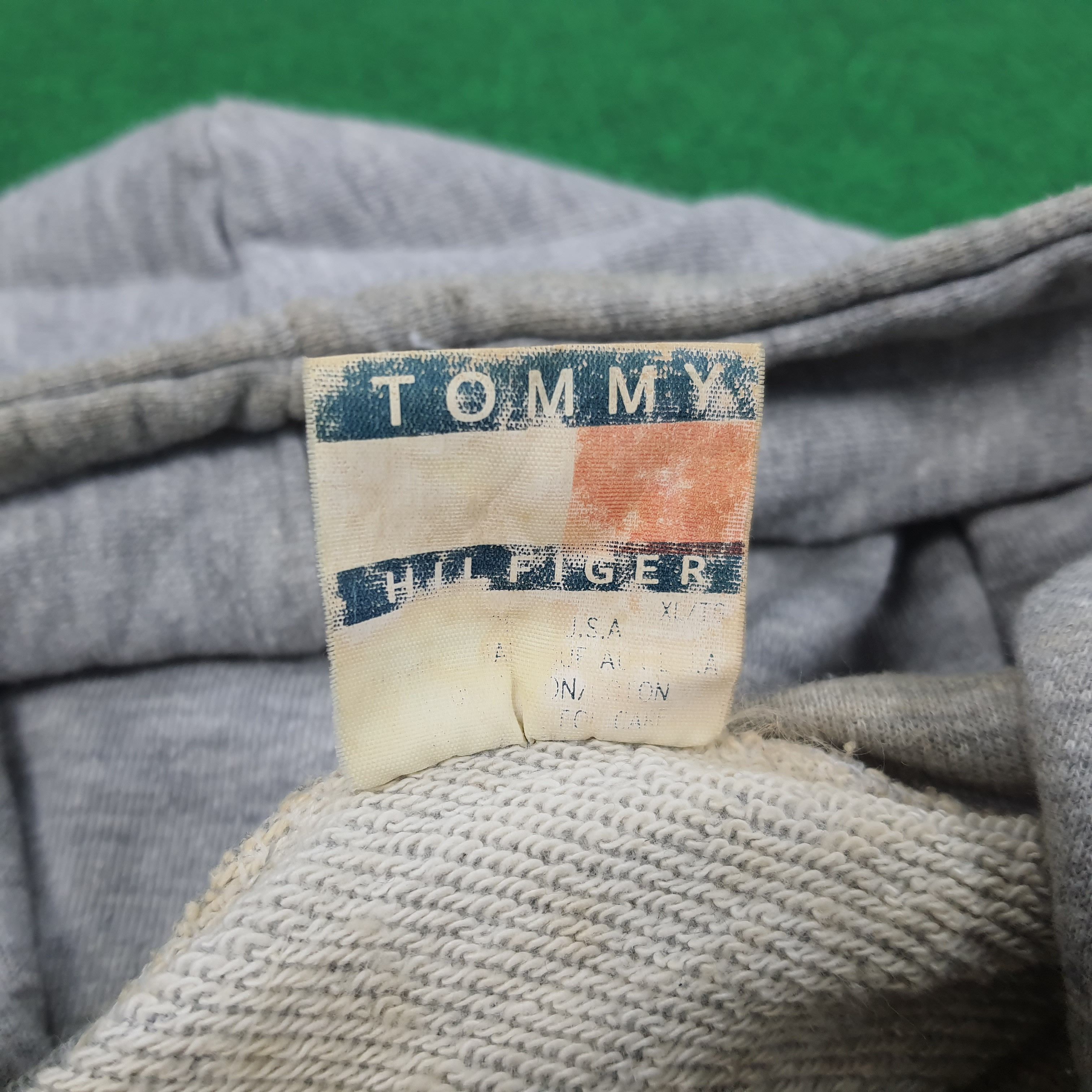 Tommy Hilfiger × Vintage Vintage Tommy Hilfiger Big Logo Hoodies Size US L / EU 52-54 / 3 - 6 Thumbnail