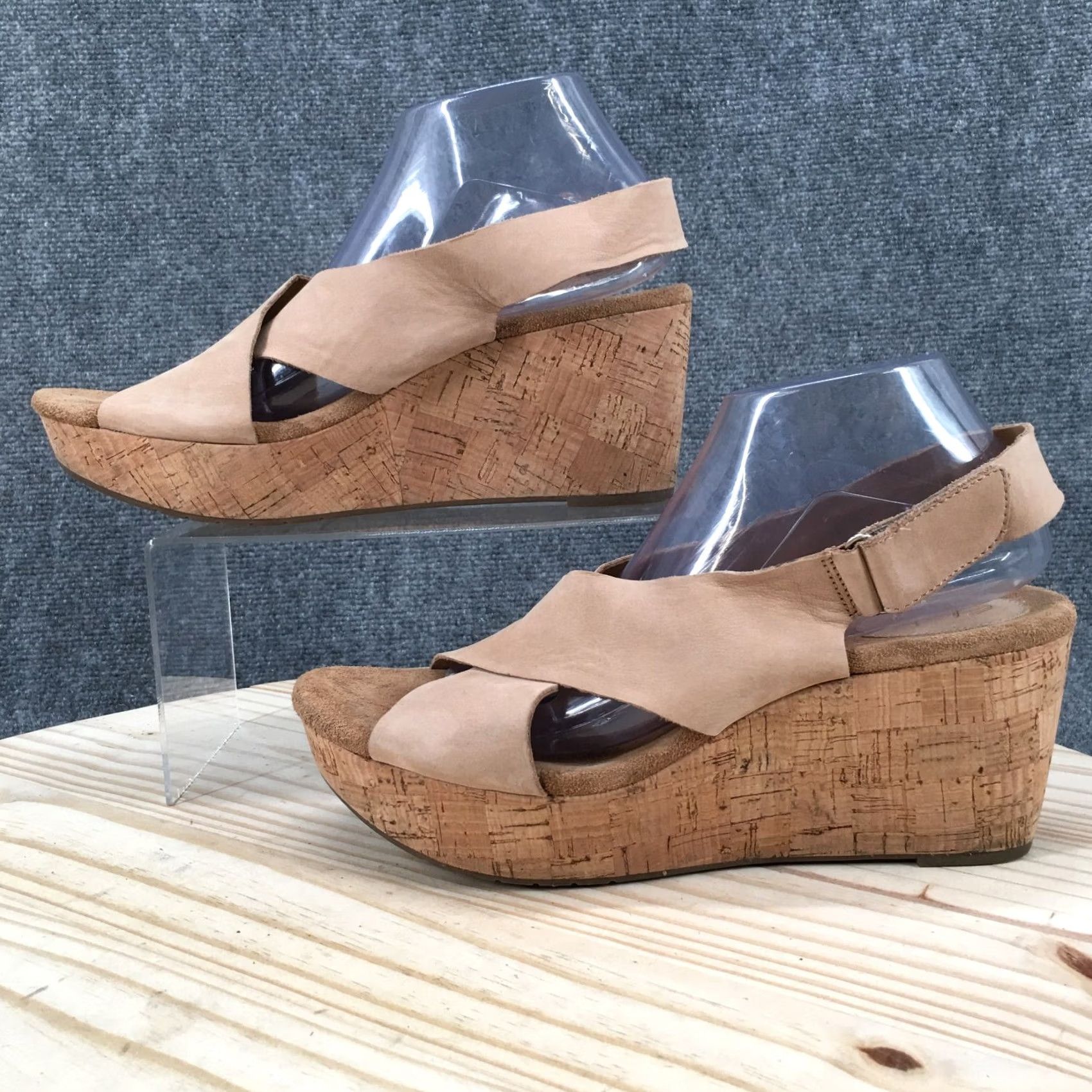 Clarks Clarks Artisan Sandals Womens 11M Beige Leather Strappy Wedge Cork Casual J21245 Size US 11 / IT 41 - 2 Thumbnail