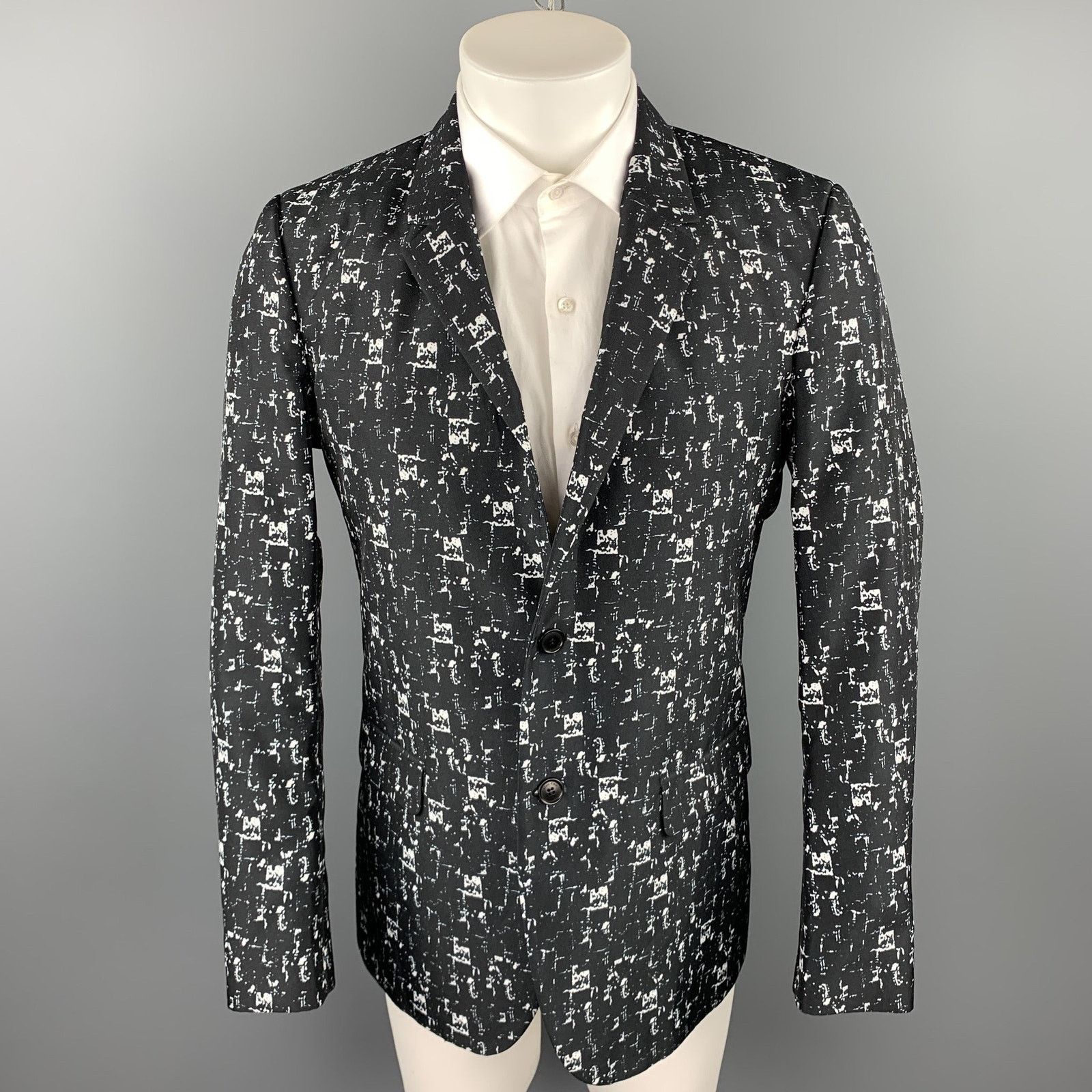 Calvin Klein Size 40 Black & White Print Polyester Sport Coat Size 40R - 1 Thumbnail