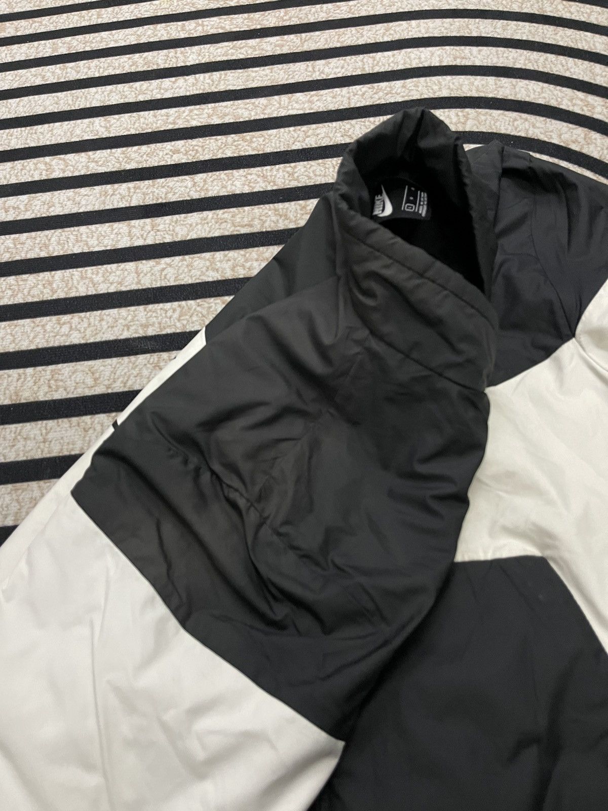 Nike 2000s NIKE BOMBER JACKET BIG LOGO SUN FADED Size US L / EU 52-54 / 3 - 7 Thumbnail