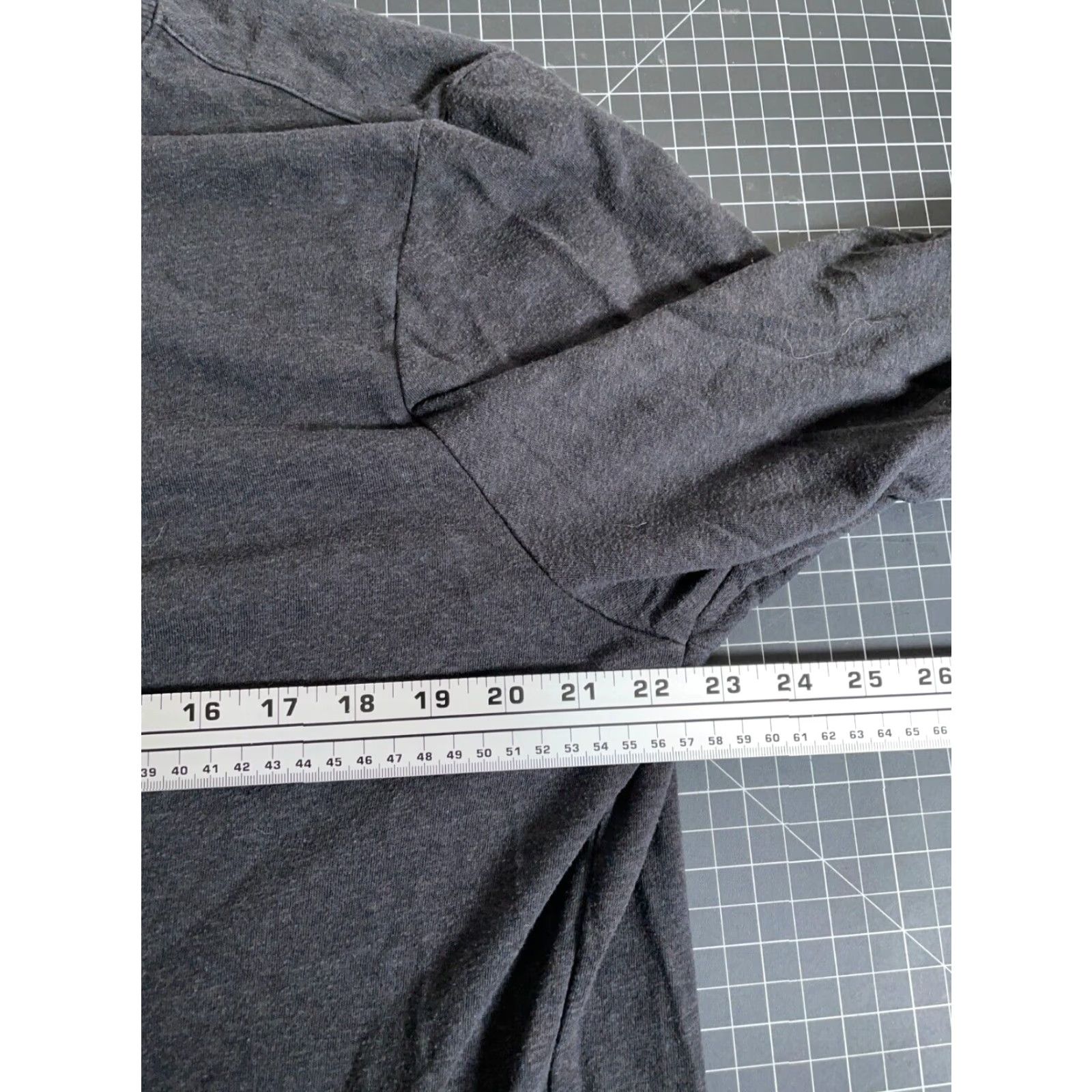 Marine Layer Marine Layer Henley Pullover Shirt Men Large Charcoal Gray Lightweight Rayon Cotton Blend - Preppy Vintage? No, not vintage. Size US L / EU 52-54 / 3 - 5 Thumbnail