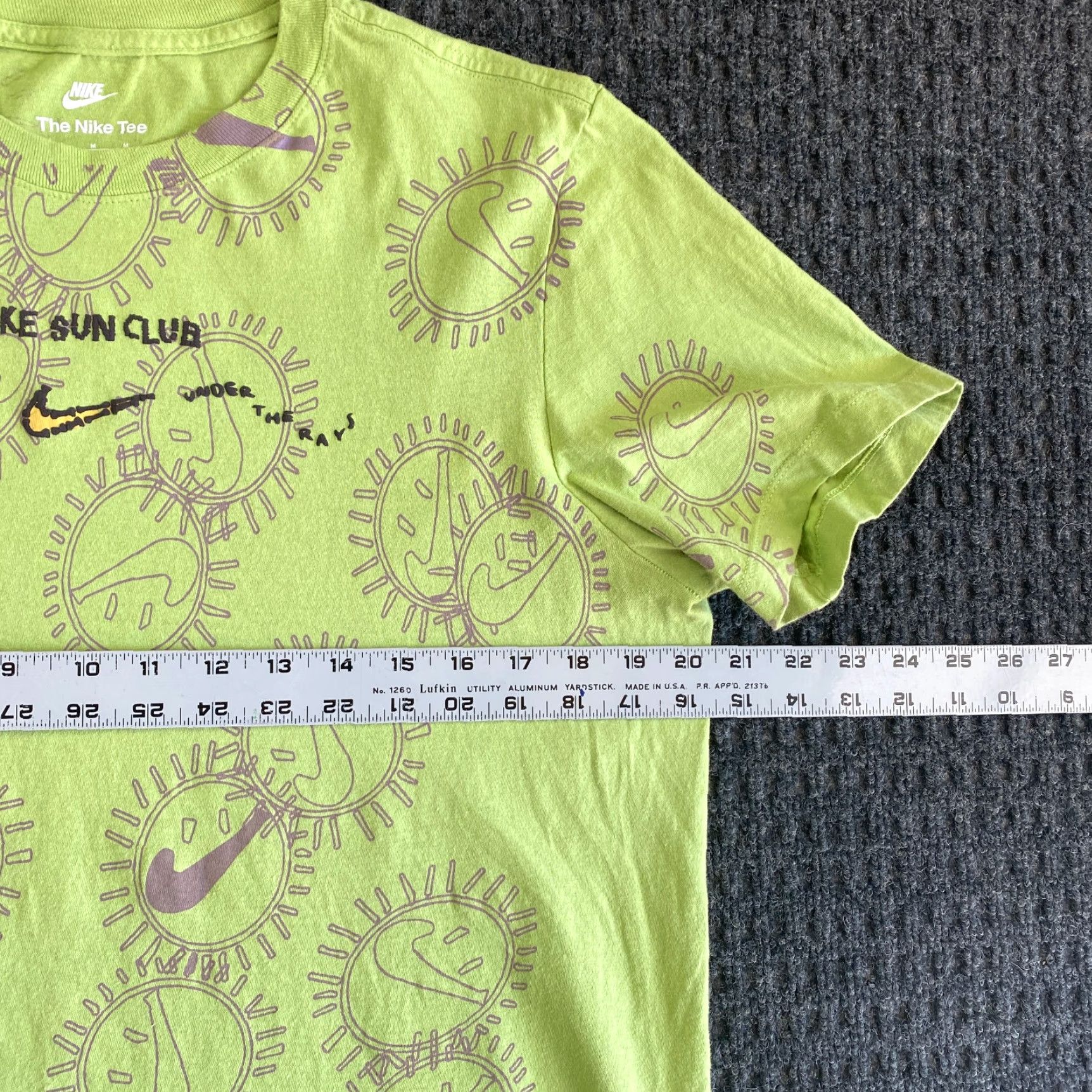Nike Nike T Shirt M Sun Club All Over Print Smiley Face Only Good Days Under The Rays Men Green Cotton Logo Graphic Print The Nike Tee Vintage No Regular Size US M / EU 48-50 / 2 - 5 Thumbnail