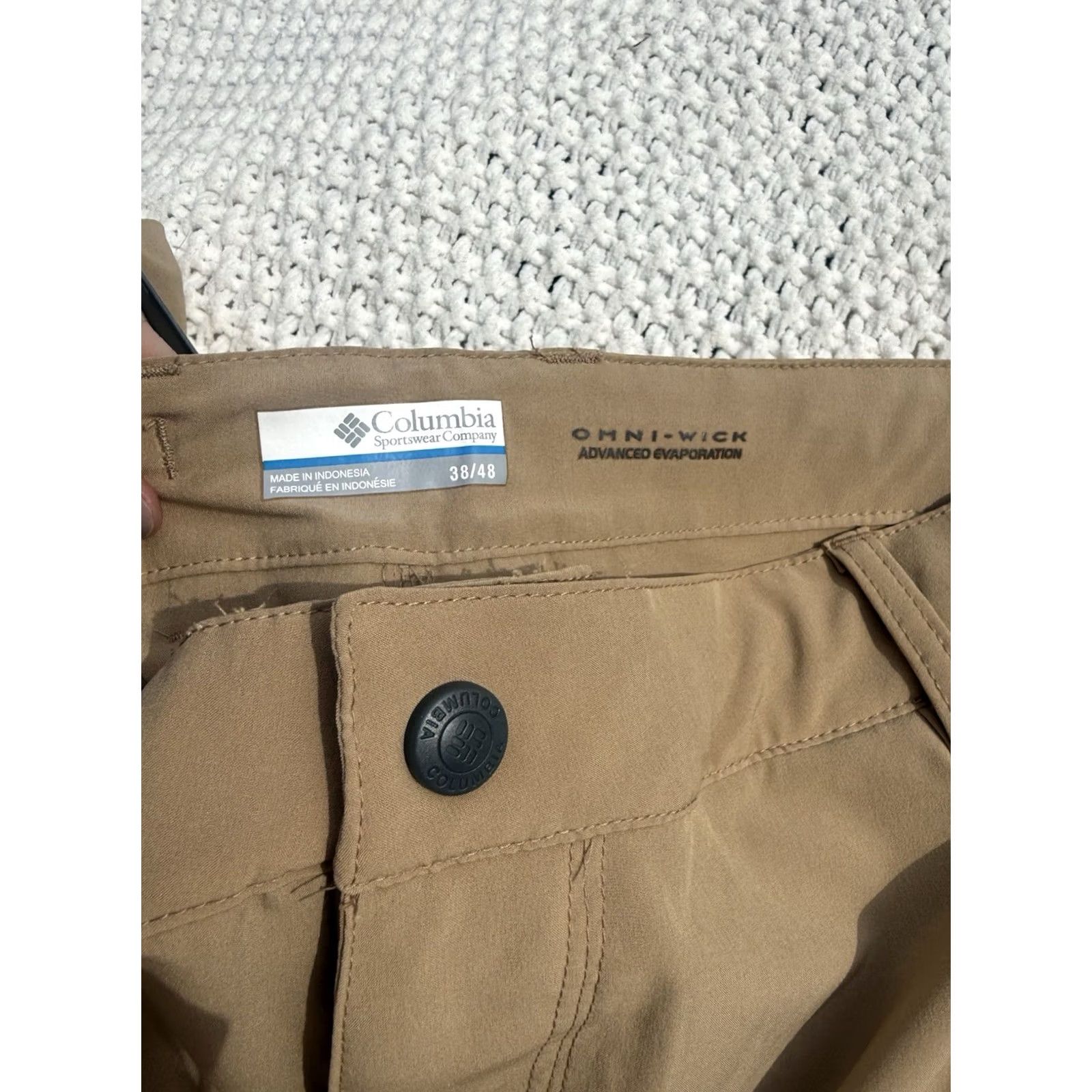 Vintage Columbia Shorts Bermuda Men 38 Beige Tan Omni-Wick Lightweight Flat Front Casual Travel Hiking Fishing New Size US 38 / EU 54 - 3 Thumbnail