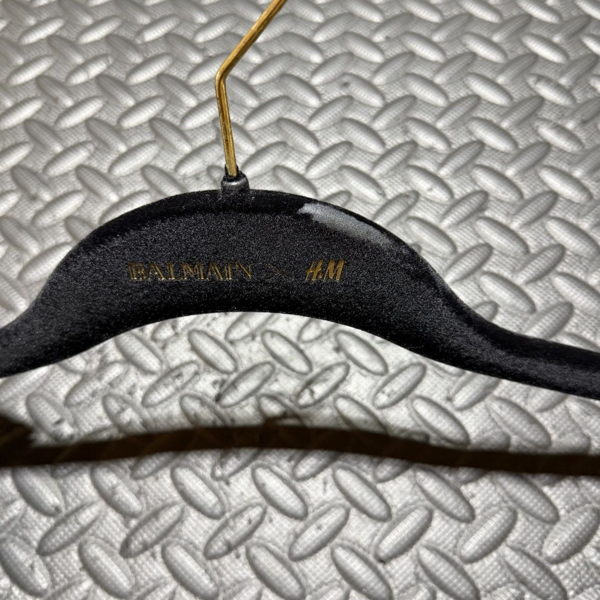 H&M Balmain x H&M Hanger Velvet Felt Black Garment Gold FLAWS Size ONE SIZE - 2 Thumbnail