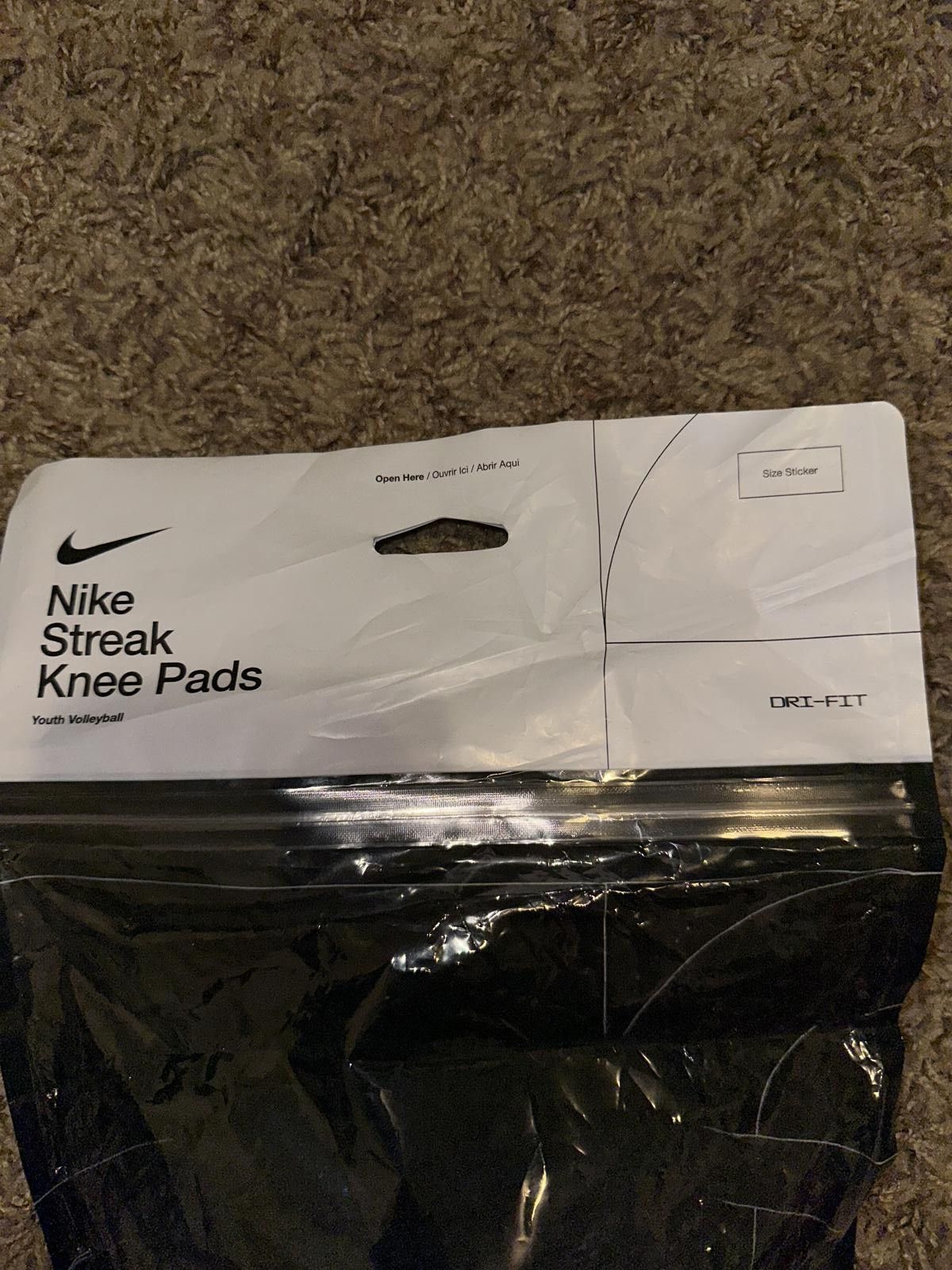 Nike Nike Youth Streak Volleyball Black Knee Pads Size ONE SIZE - 2 Thumbnail