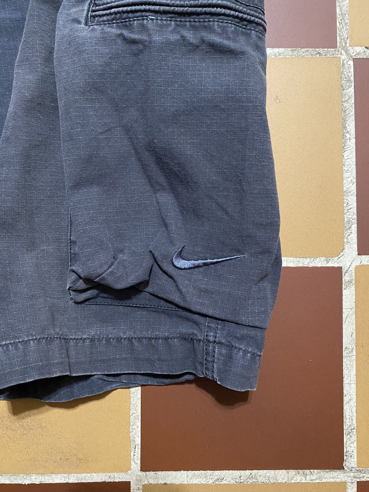 Nike Vintage Nike Baggy Cargo Shorts Size US 36 / EU 52 - 2 Thumbnail