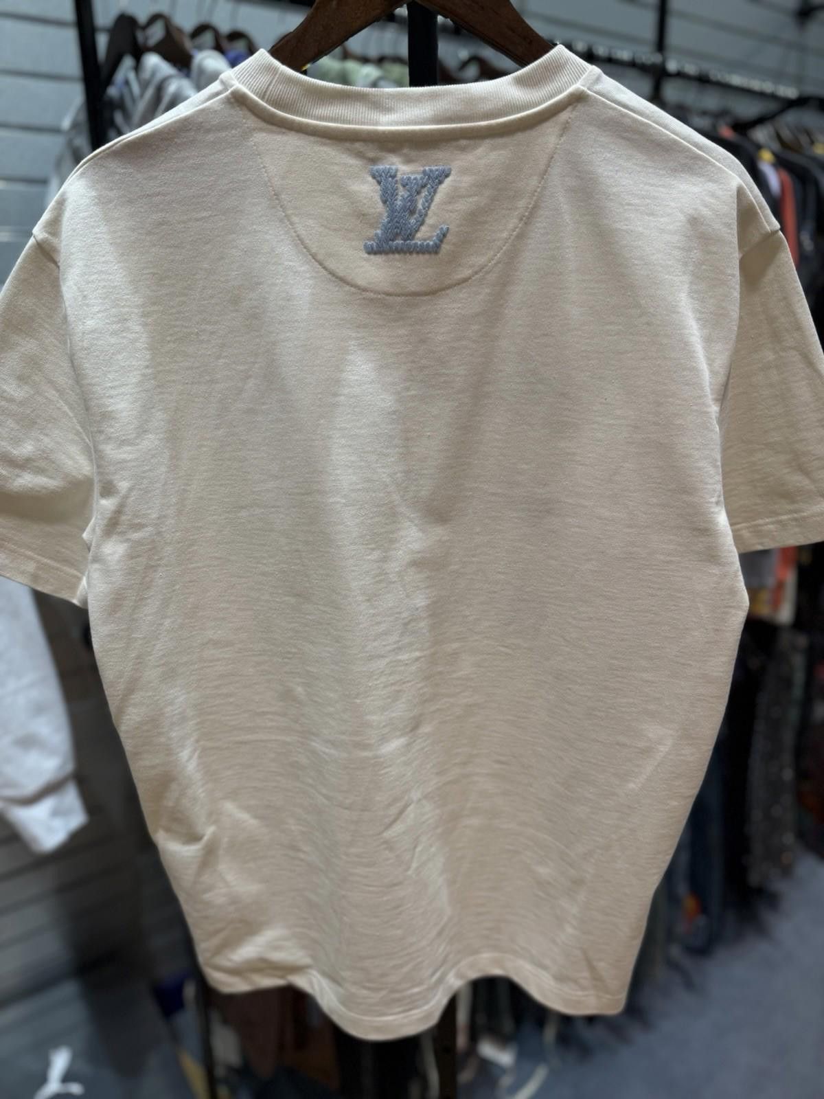 Louis Vuitton Men’s White Louis Vuitton Shirt Size Large Embroidery $1200 Size US L / EU 52-54 / 3 - 10 Thumbnail