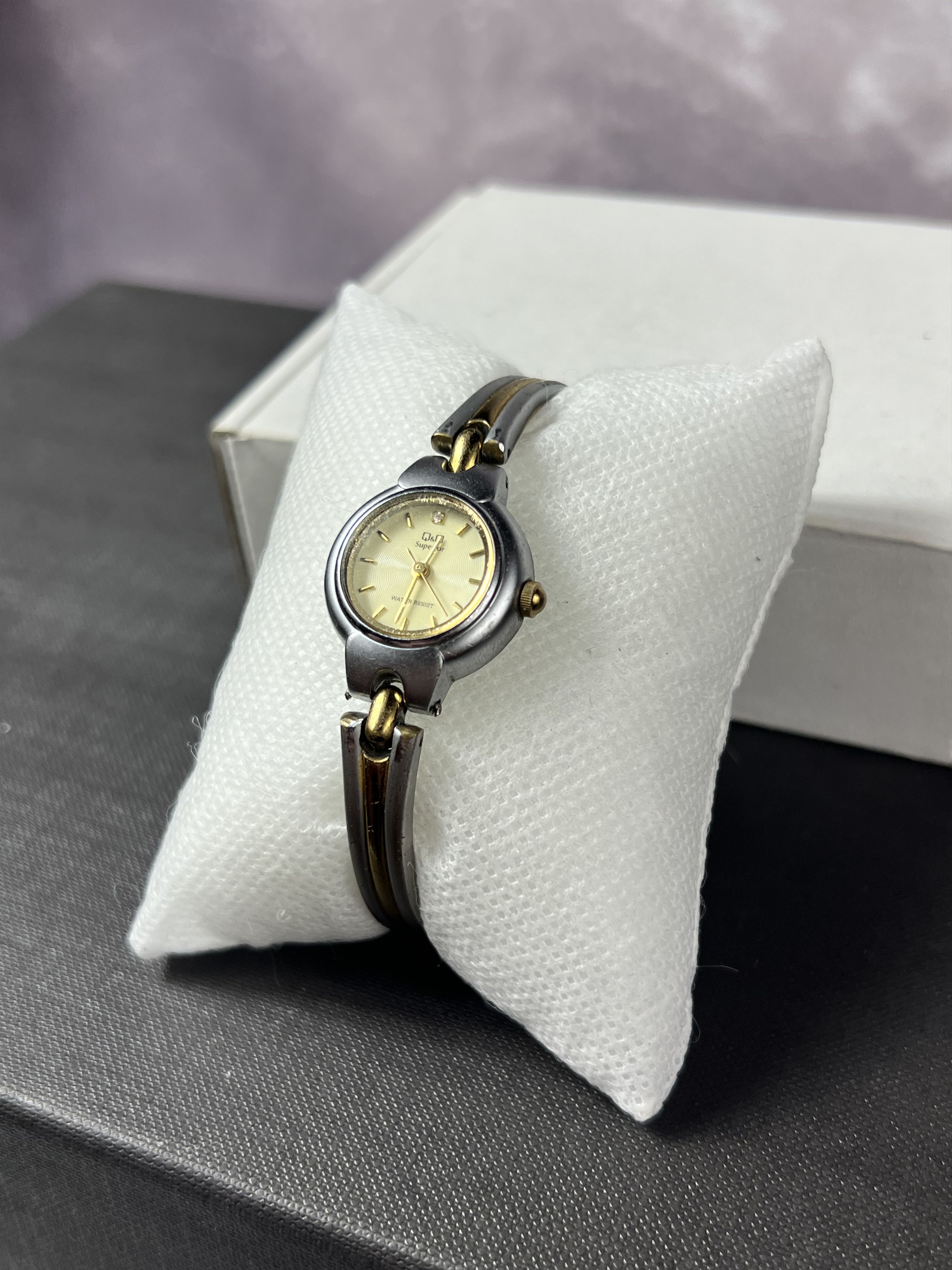 Vintage Futuristic Minimalistic Q&Q Japanese Style Bracelet Watch Size ONE SIZE - 3 Thumbnail