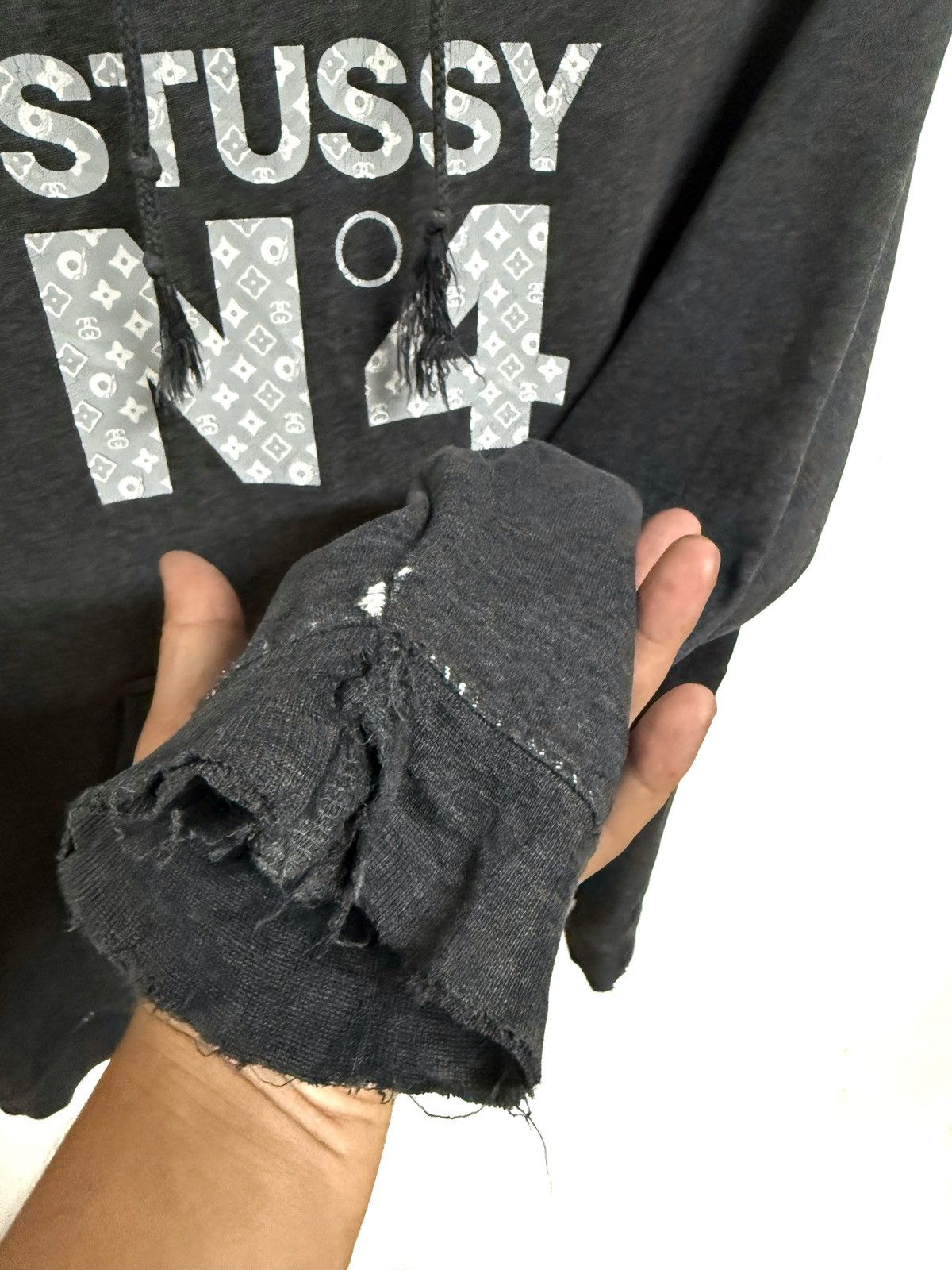 N4 × Stussy × Vintage Vintage Stussy Monogram Louis Vuitton No.4 Distressed Hoodie Size US L / EU 52-54 / 3 - 3 Thumbnail