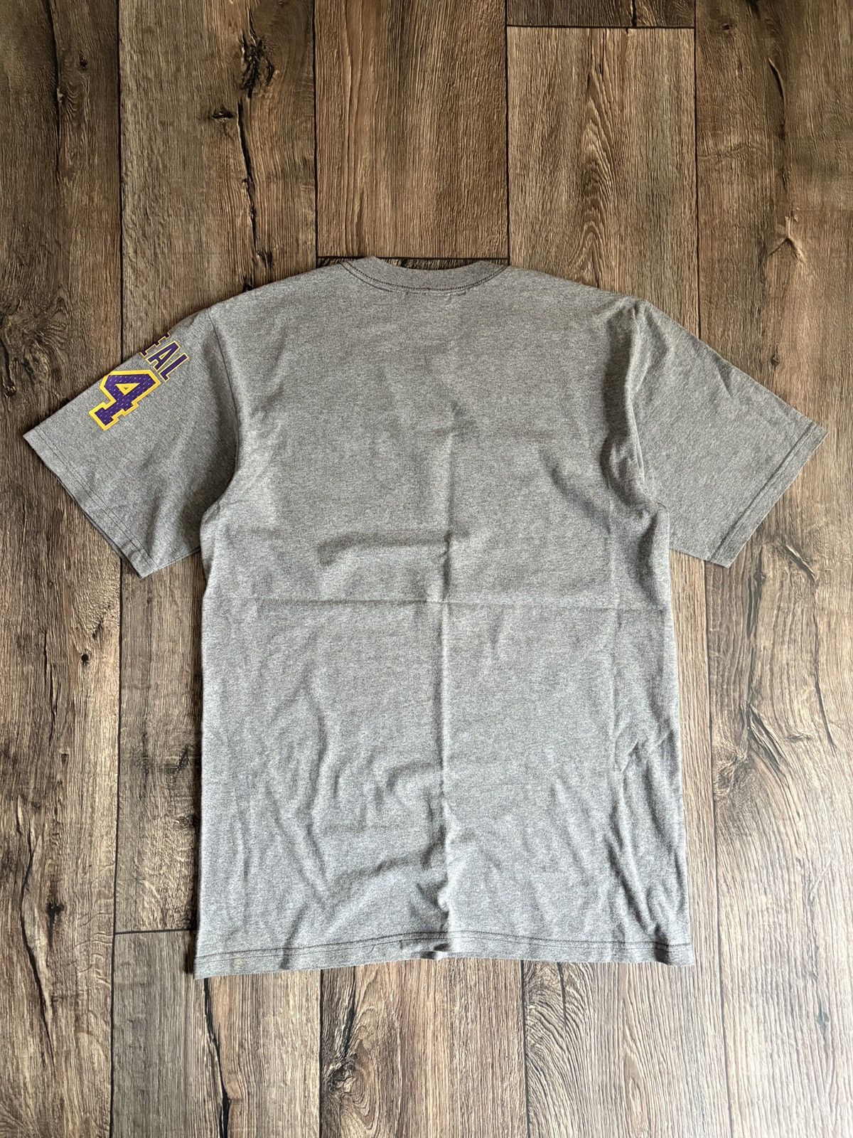 Nike Vintage 2000s Nike Team Los Angeles Lakers #34 O'neal TShirt Size US S / EU 44-46 / 1 - 11 Thumbnail
