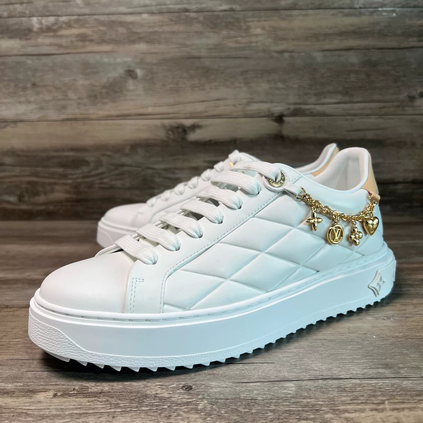 Louis Vuitton Louis Vuitton White Lowtop Sneakers 38 Women Size US 7.5 / IT 37.5 - 1 Thumbnail