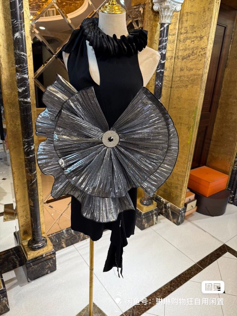 Versace Versace Black dress with silver technical three-dimensiona Size M / US 6-8 / IT 42-44 - 3 Thumbnail