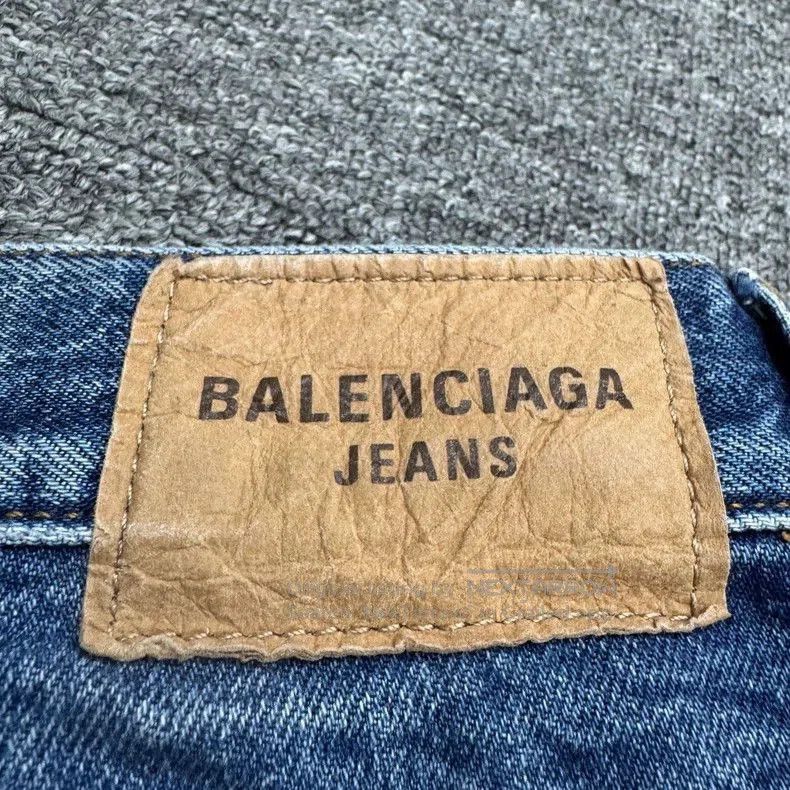 Balenciaga Balenciaga Distressed Denim Jeans. Size US 26 / EU 42 - 6 Thumbnail