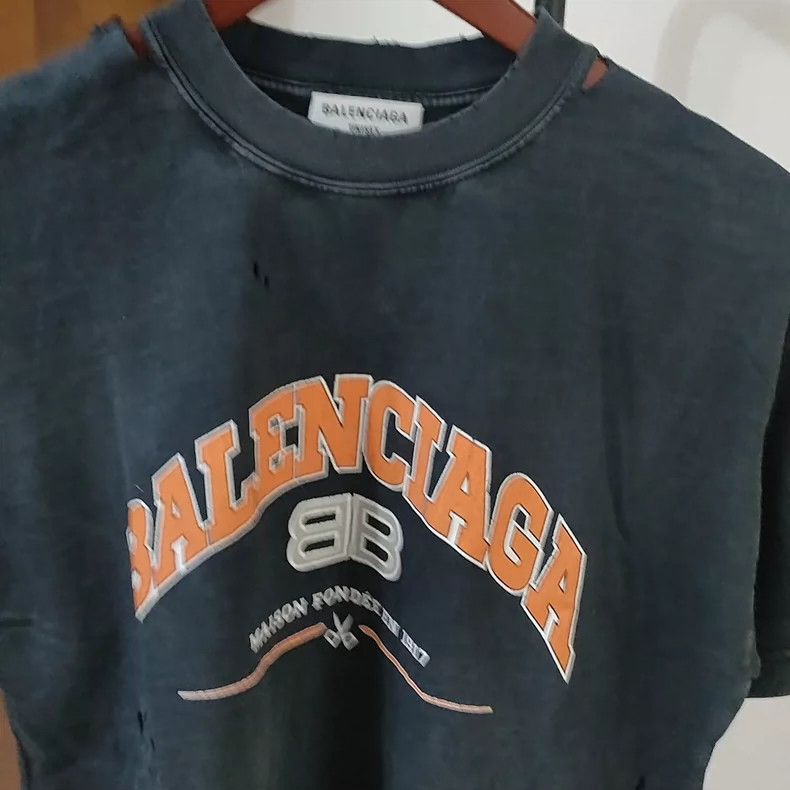 Balenciaga Balenciaga Short Sleeve T-Shirt XS Size Size US XS / EU 42 / 0 - 2 Thumbnail