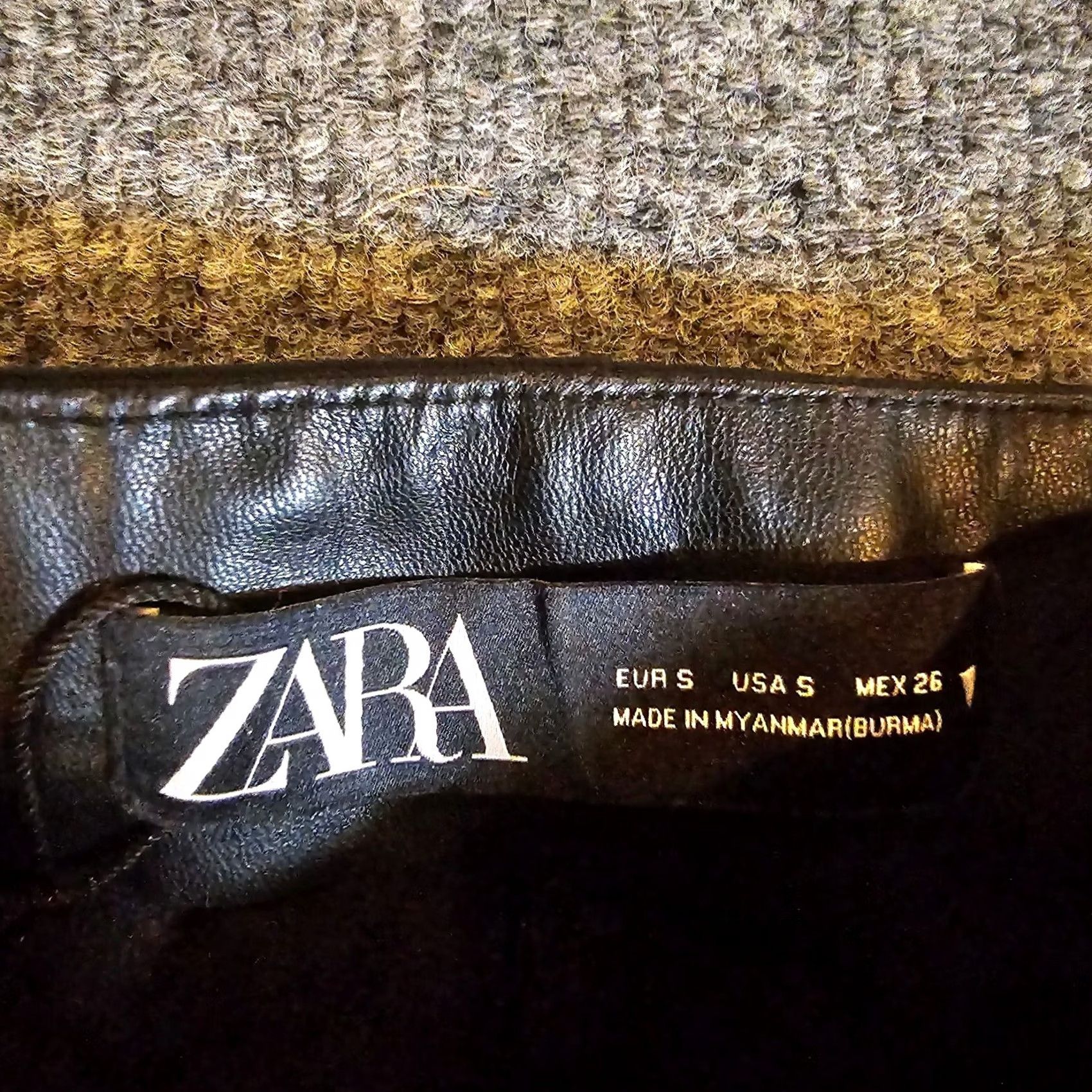 Zara Zara Pants Womens S Black Size Faux Leather Flare Flat Front Stretch Casual Club Size 28" / US 6 / IT 42 - 4 Thumbnail