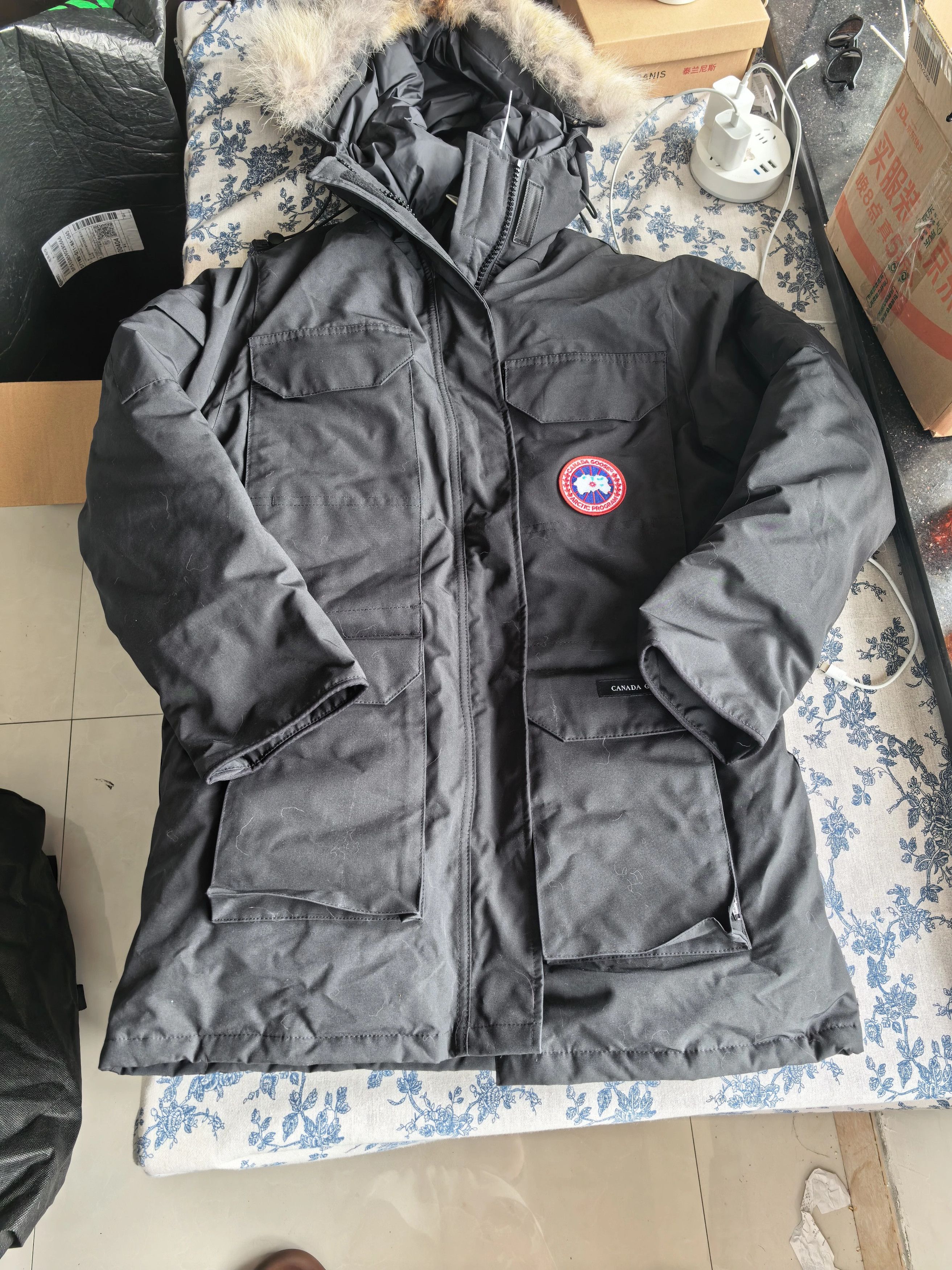 Canada Goose Canada Goose Expedition Black Down Jacket M 4660L Size M / US 6-8 / IT 42-44 - 1 Thumbnail