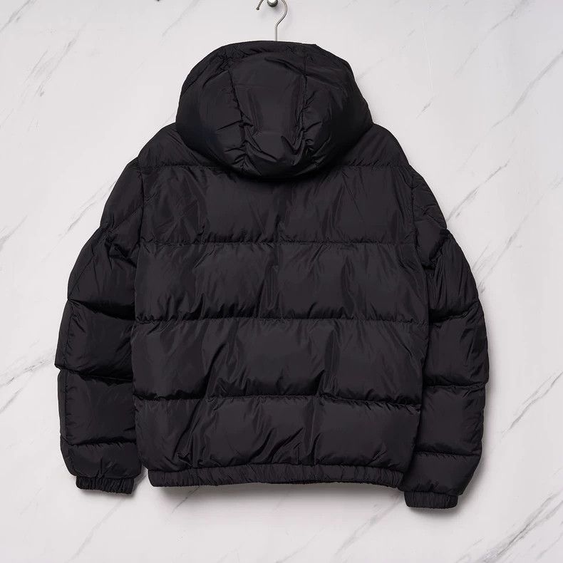 Versace Versace Wear a padded jacket on both sides Size US M / EU 48-50 / 2 - 4 Thumbnail