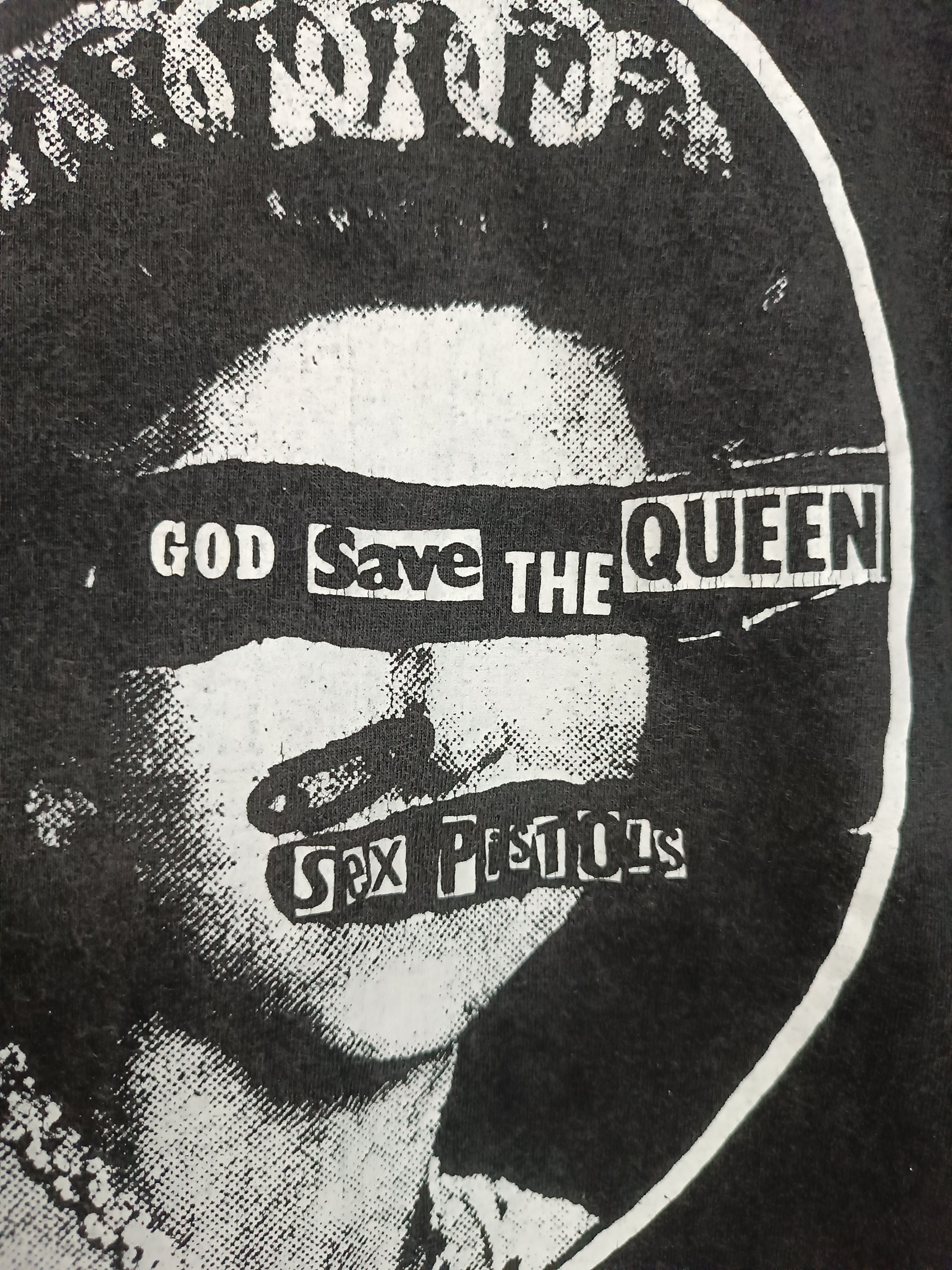 Band Tees VINTAGE FADED 2000s SEX PISTOLS GOD SAVE THE QUEEN clash Size US S / EU 44-46 / 1 - 11 Thumbnail