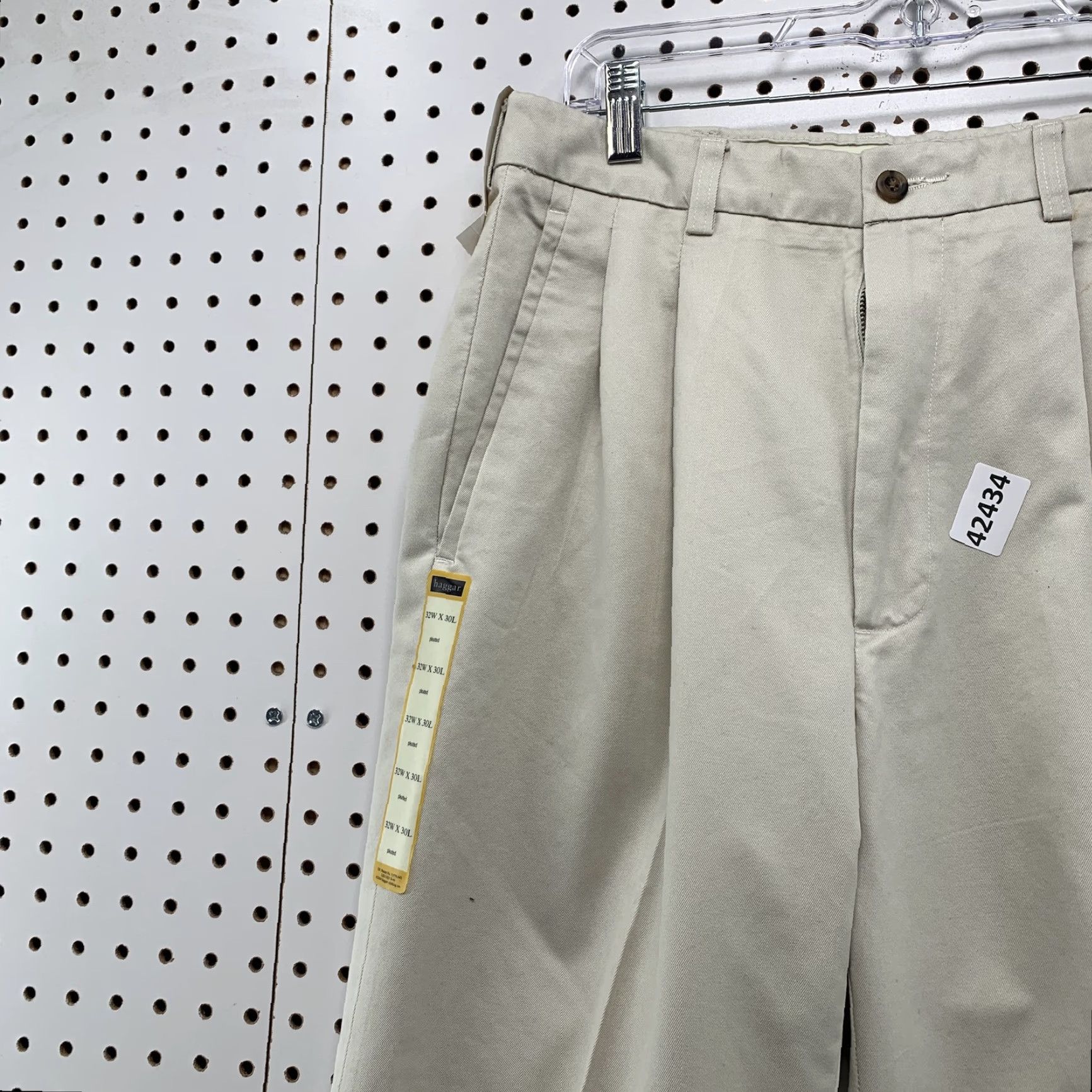 Haggar VINTAGE Haggar Khaki Chino Pants Mens 32x30 Beige Iron Free Pleated Hat? Size US 32 / EU 48 - 3 Thumbnail