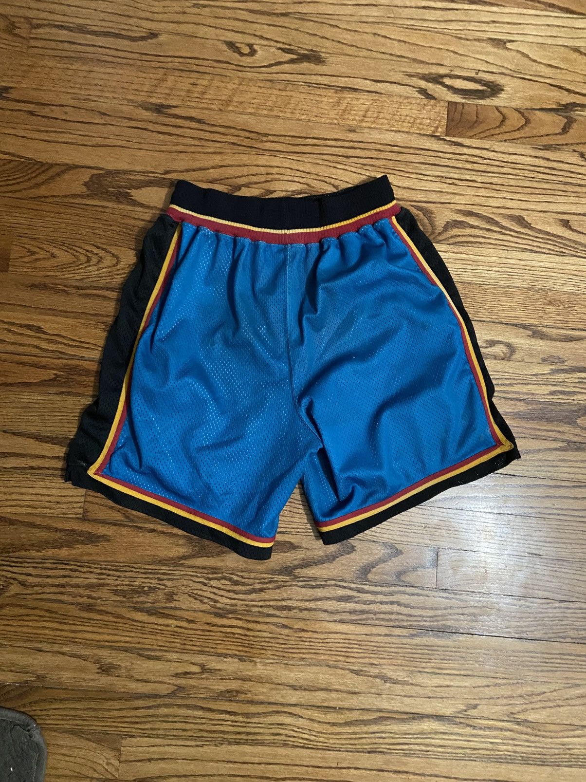 Nike Vintage nike detroit pistons shorts Size US 34 / EU 50 - 2 Thumbnail