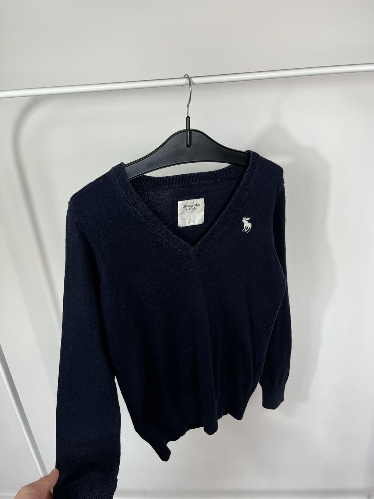Abercrombie & Fitch Abercrombie Fitch Navy V Neck Knit Sweater Moose Logo Size S Size US S / EU 44-46 / 1 - 5 Thumbnail