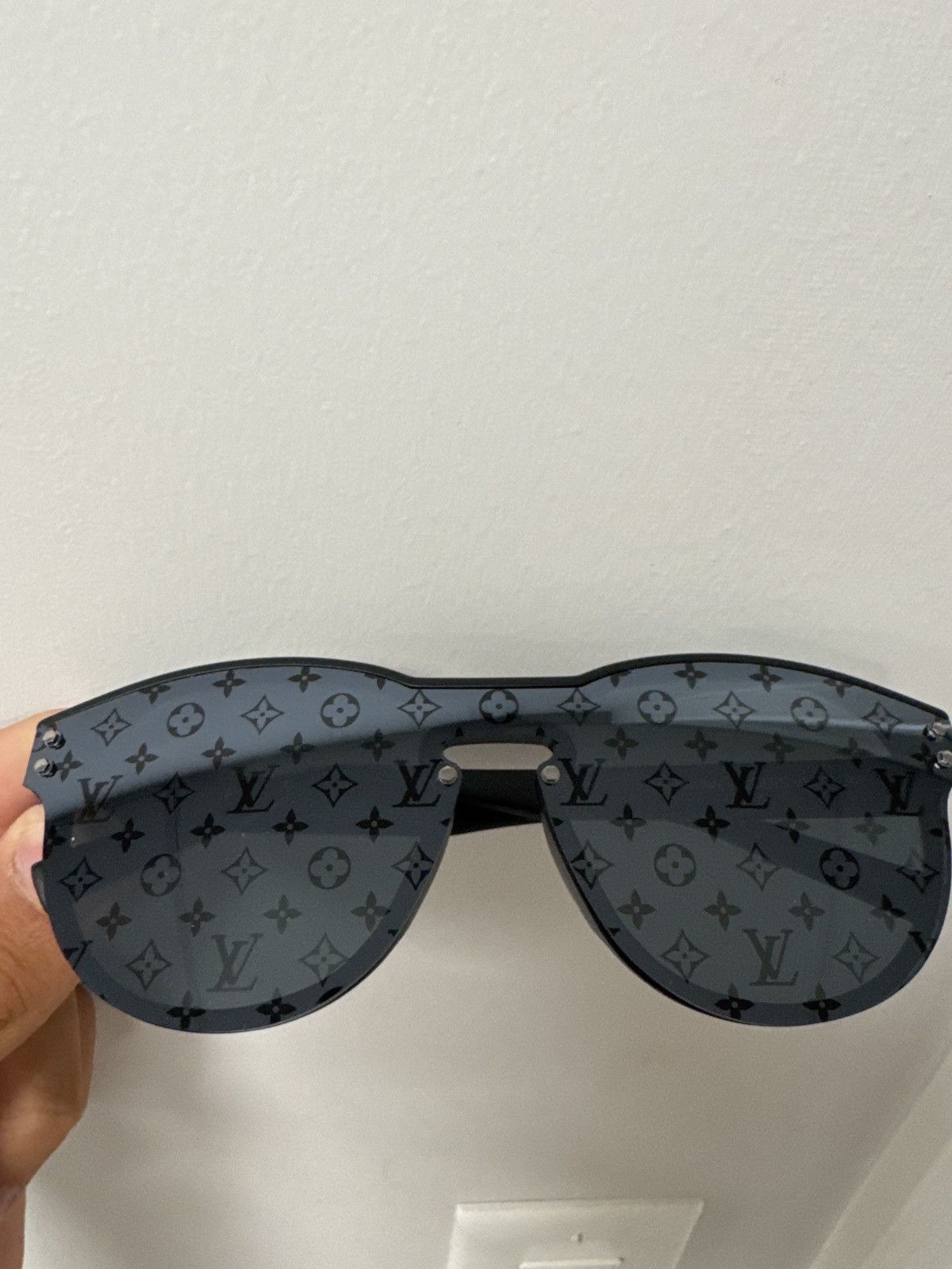 Louis Vuitton Louis Vuitton Waimea Sunglasses Size ONE SIZE - 2 Thumbnail