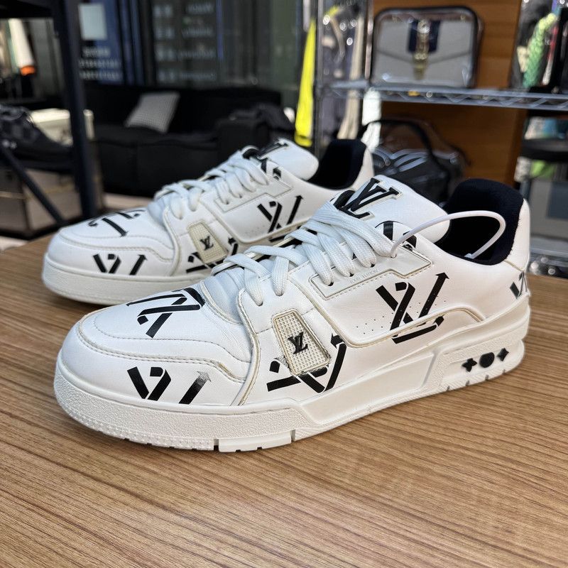Louis Vuitton Louis Vuitton White and Black Trainer Sneakers 0079 Size US 7 / IT 37 - 1 Thumbnail
