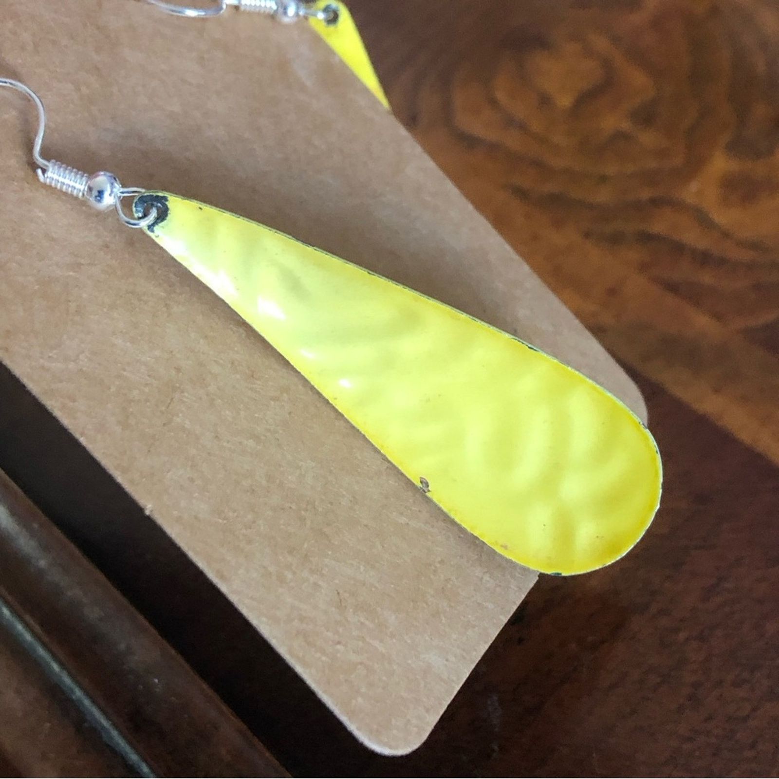 Vintage Vintage 90s bright lemon yellow hammered drop earrings Size ONE SIZE - 3 Thumbnail