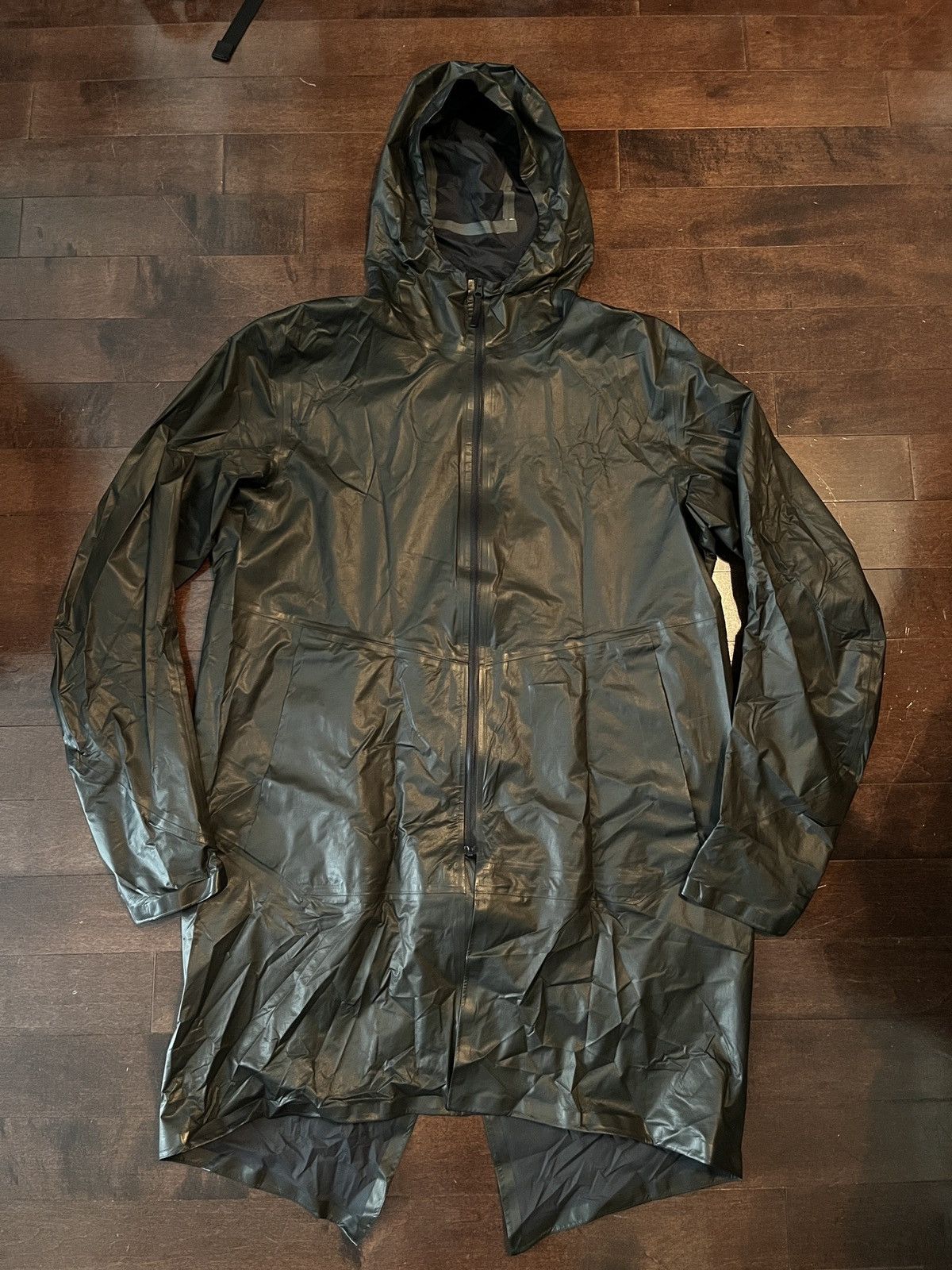 image of Arcteryx Veilance Arc’Teryx Veilance Monitor Sl Coat in Grey, Men's (Size Medium)