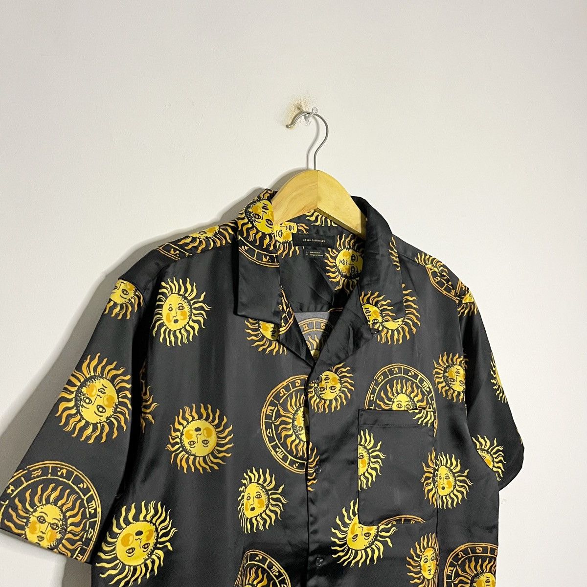 Urban Outfitters Urban Outfitters Celestial Sun & Moon Campcollar Shirt Size US L / EU 52-54 / 3 - 4 Thumbnail