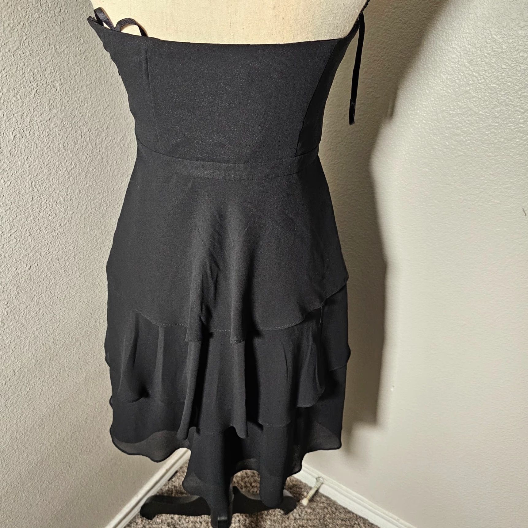 White House Black Market White House Black Market Dress Strapless Mini Ruched Bodice Layered Cocktail Dress Womens 2 Black Sleeveless Party Cocktail Size XS / US 0-2 / IT 36-38 - 4 Thumbnail