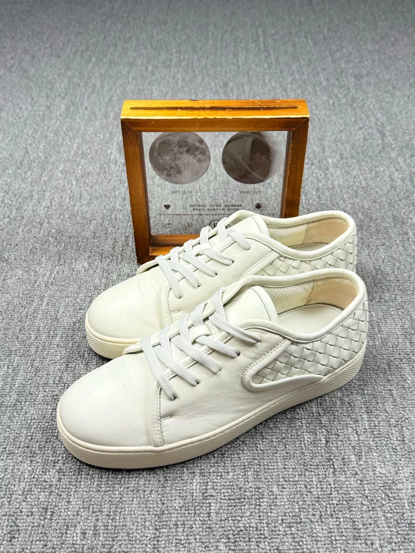 Bottega Veneta Bottega Veneta White Lowtop Sneakers 7 Men Size US 7 / EU 40 - 1 Thumbnail