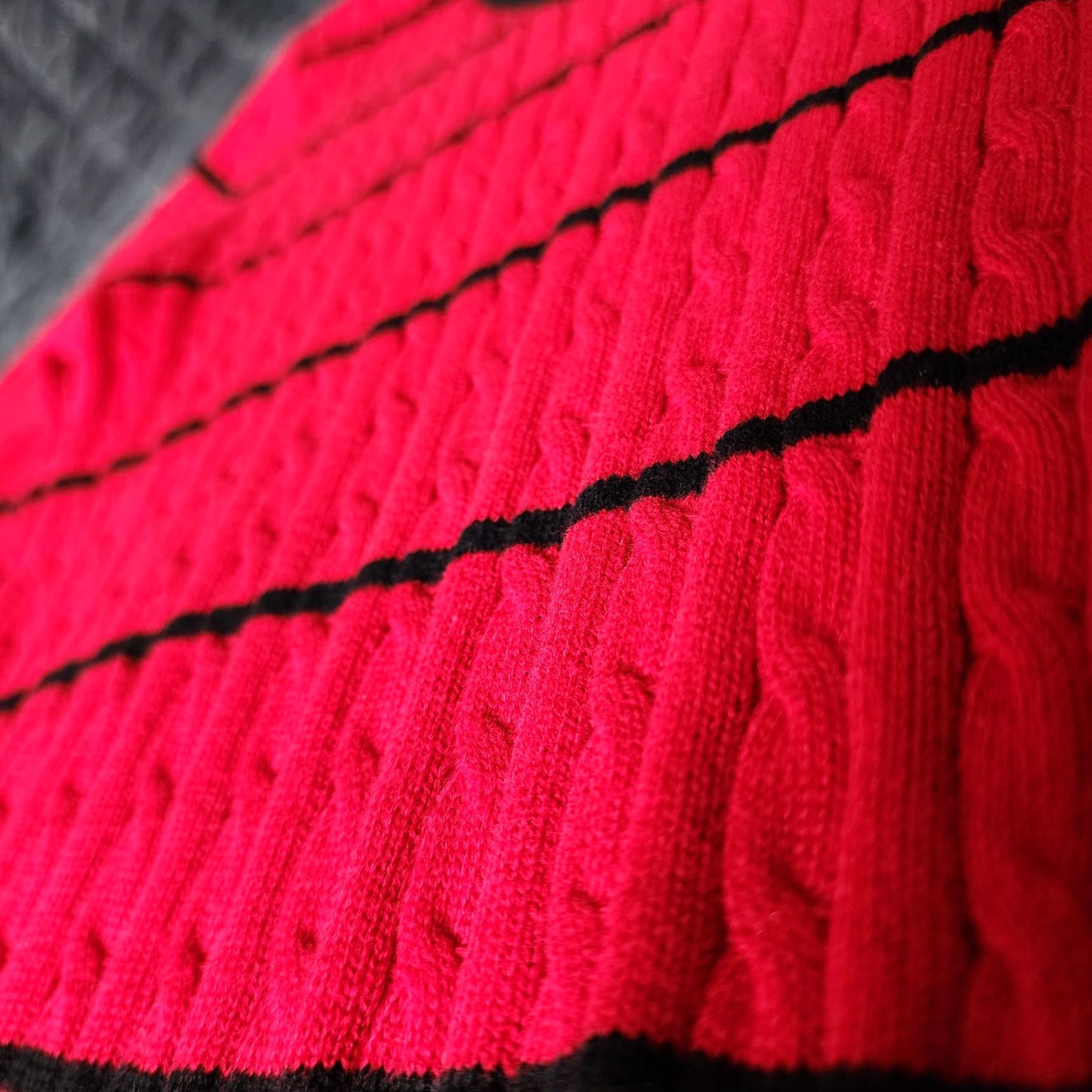 Vintage Karen Scott Red & Black Cable Knit Long Sleeve Pullover Sweater Size Small Warm Size S / US 4 / IT 40 - 7 Thumbnail