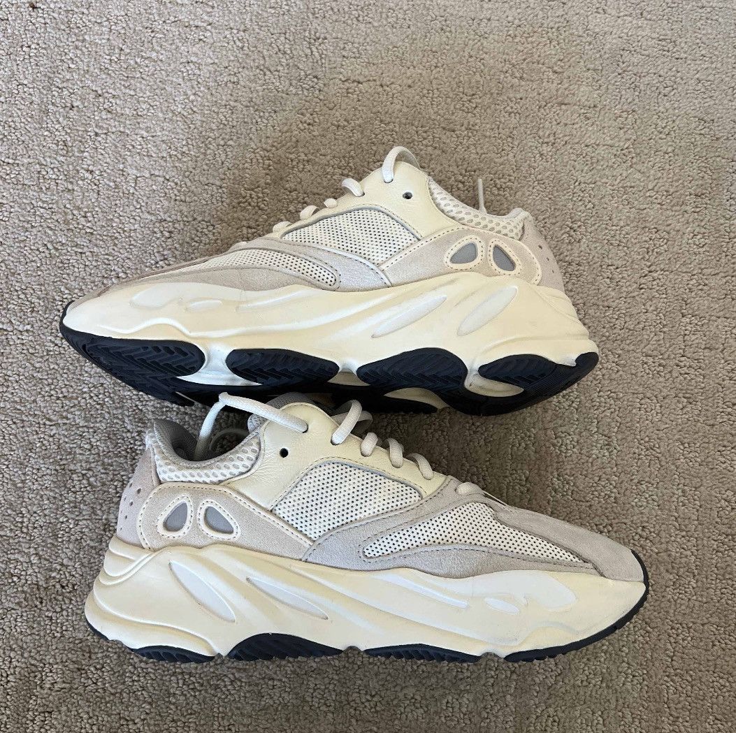 Adidas Yeezy 700 Analog Size 7 Size US 7 / EU 40 - 2 Thumbnail
