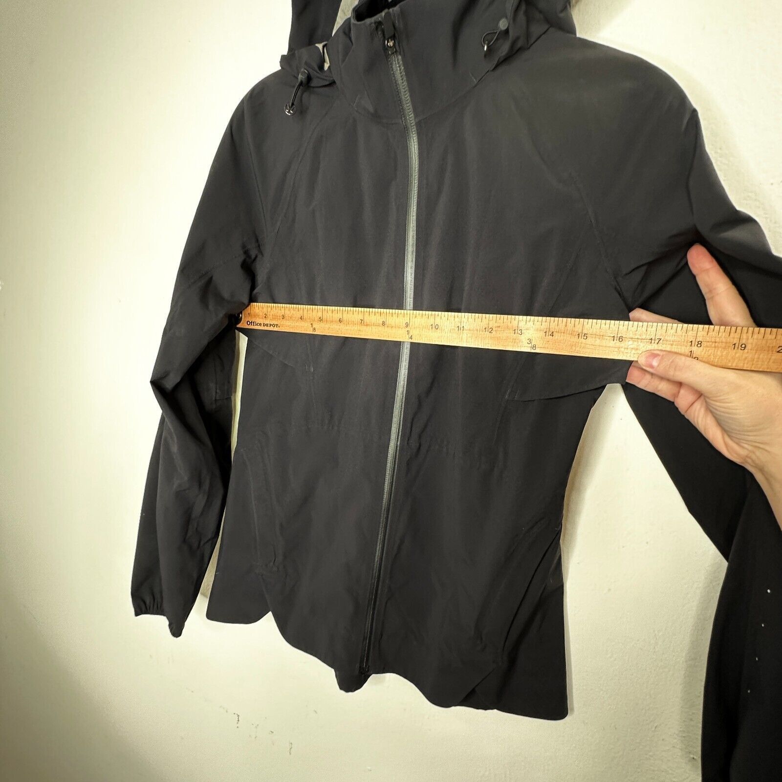 Lululemon RARE Lululemon Black 2017 Whistler Ambassador Summit Jacket Size S / US 4 / IT 40 - 13 Thumbnail