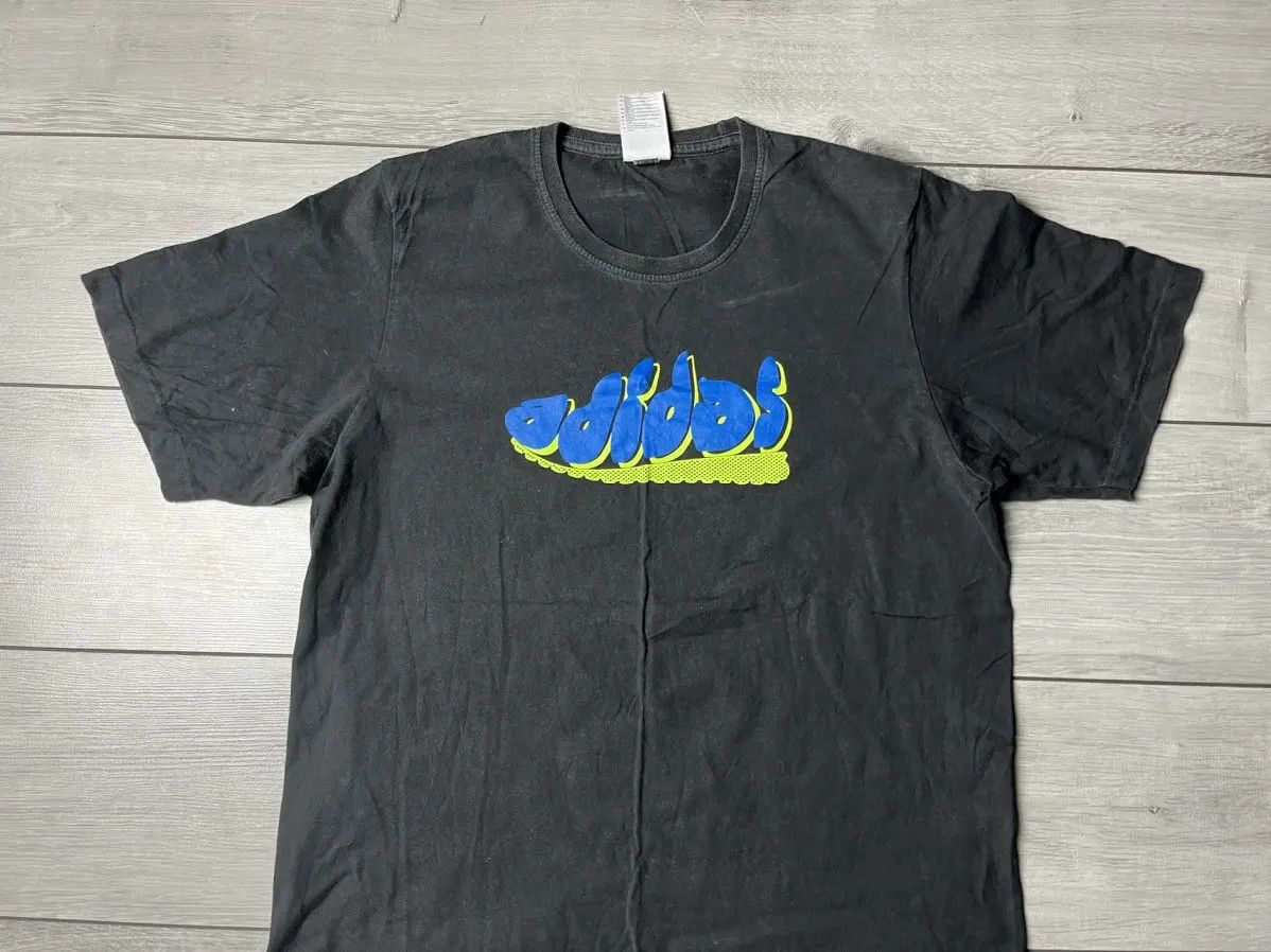 Adidas Adidas Tshirt ozweego box logo size Medium Size US M / EU 48-50 / 2 - 3 Thumbnail