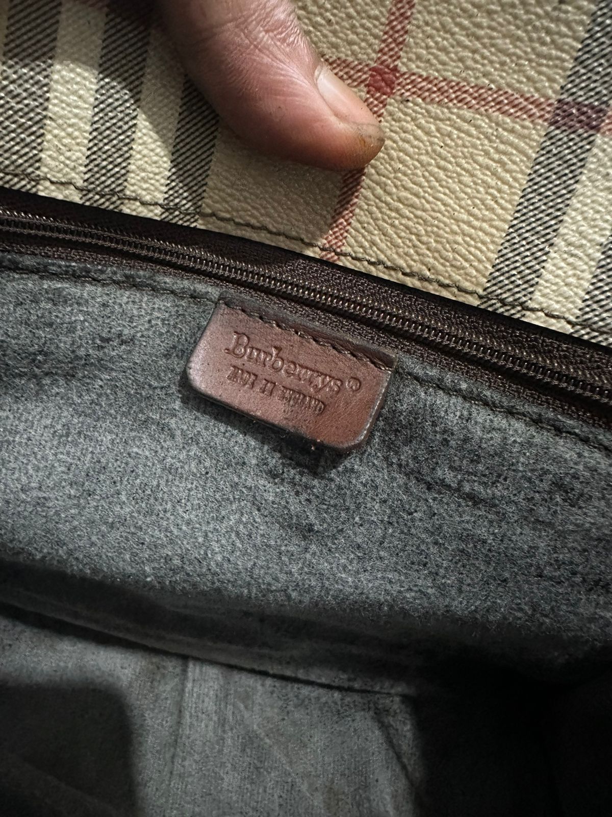 Burberry × Vintage Vintage Burberry Nova Check Crossbody/ Sling Bag Size ONE SIZE - 16 Thumbnail