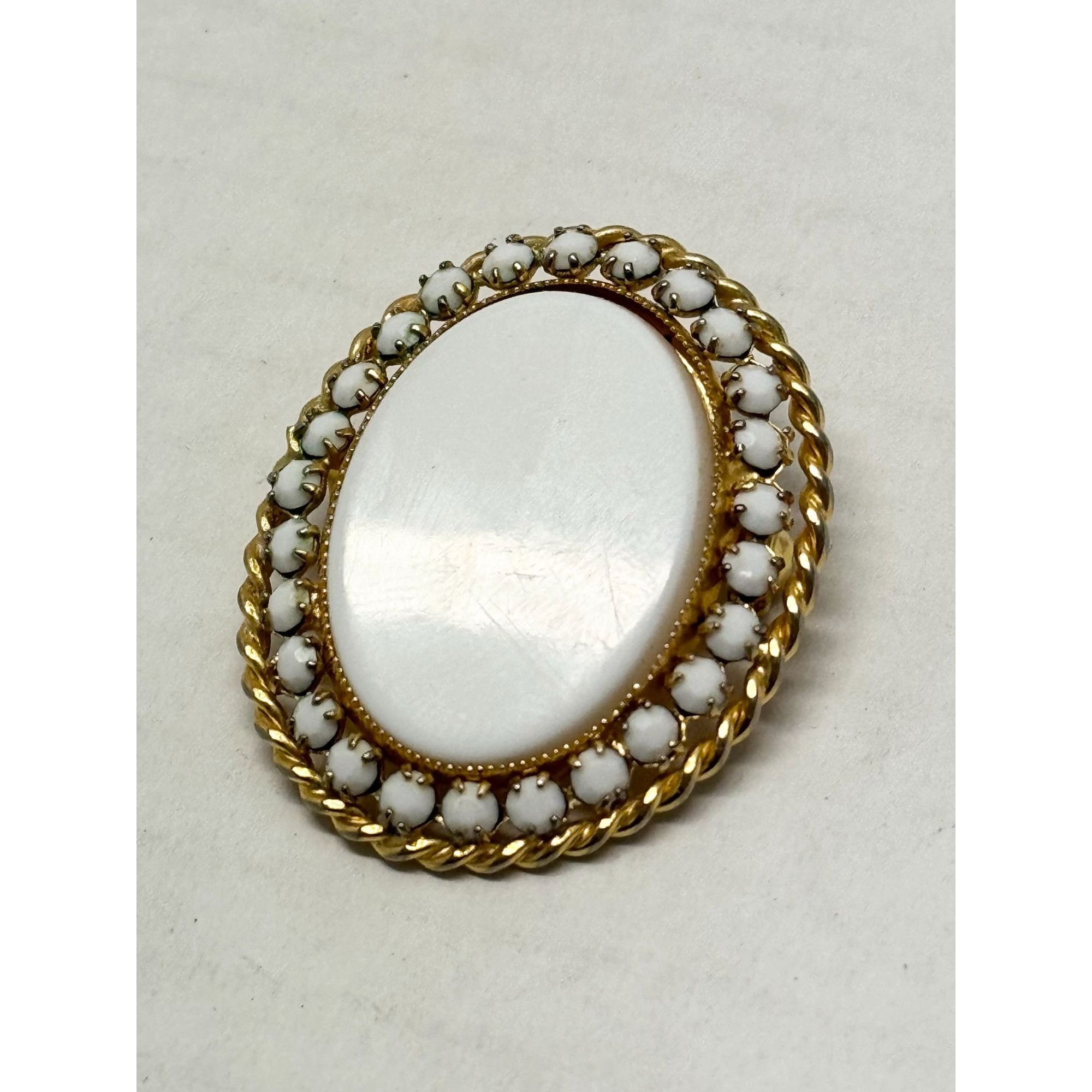 Vintage Vintage white milk glass rhinestone brooch pin Size ONE SIZE - 3 Thumbnail