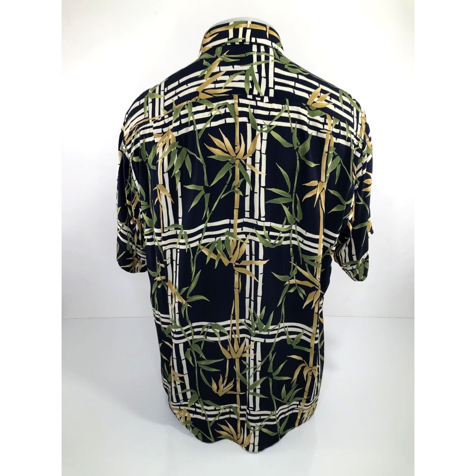 ALOHAS Maus & Hoffman Bamboo Floral Hawaiian Aloha L Shirt - EXCELLENT, Button-Up, Short Sleeve, Black, Men, Large, Hawaiian, Floral, Bamboo, 90s/J18 Size US L / EU 52-54 / 3 - 4 Thumbnail