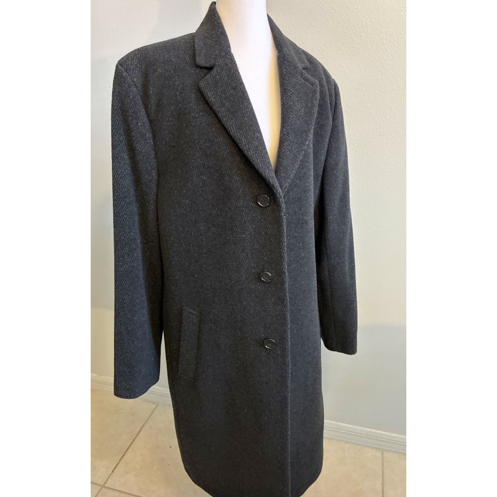 Hickey Freeman Hickey Freeman Gray Herringbone Wool Cashmere Overcoat 42R Size US S / EU 44-46 / 1 - 1 Thumbnail