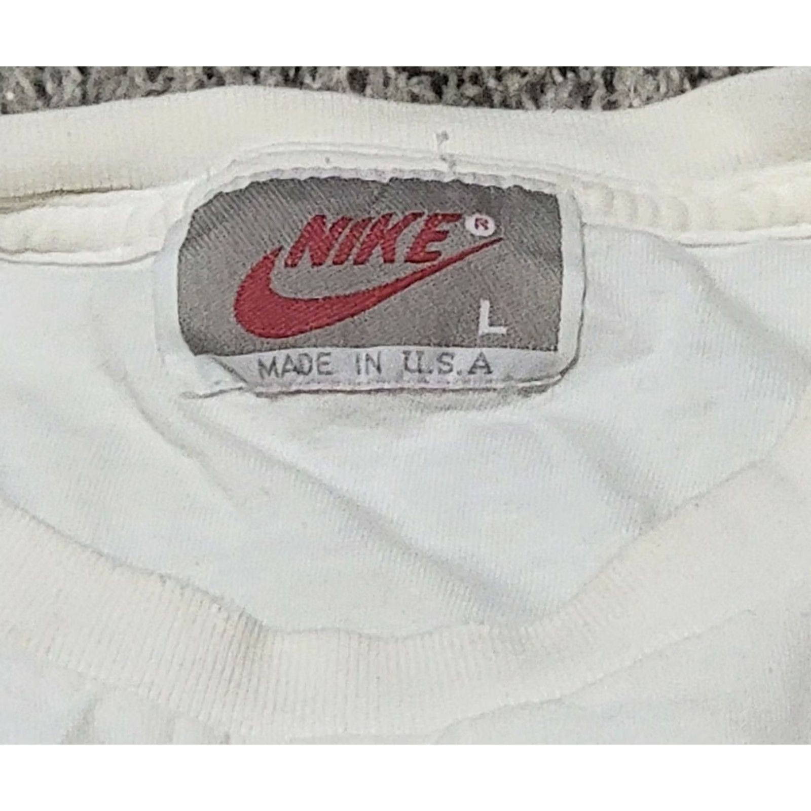 Nike VINTAGE Nike Center Spell Out Swoosh Logo T-shirt L White Unisex 1990s Made In USA Size US L / EU 52-54 / 3 - 3 Thumbnail