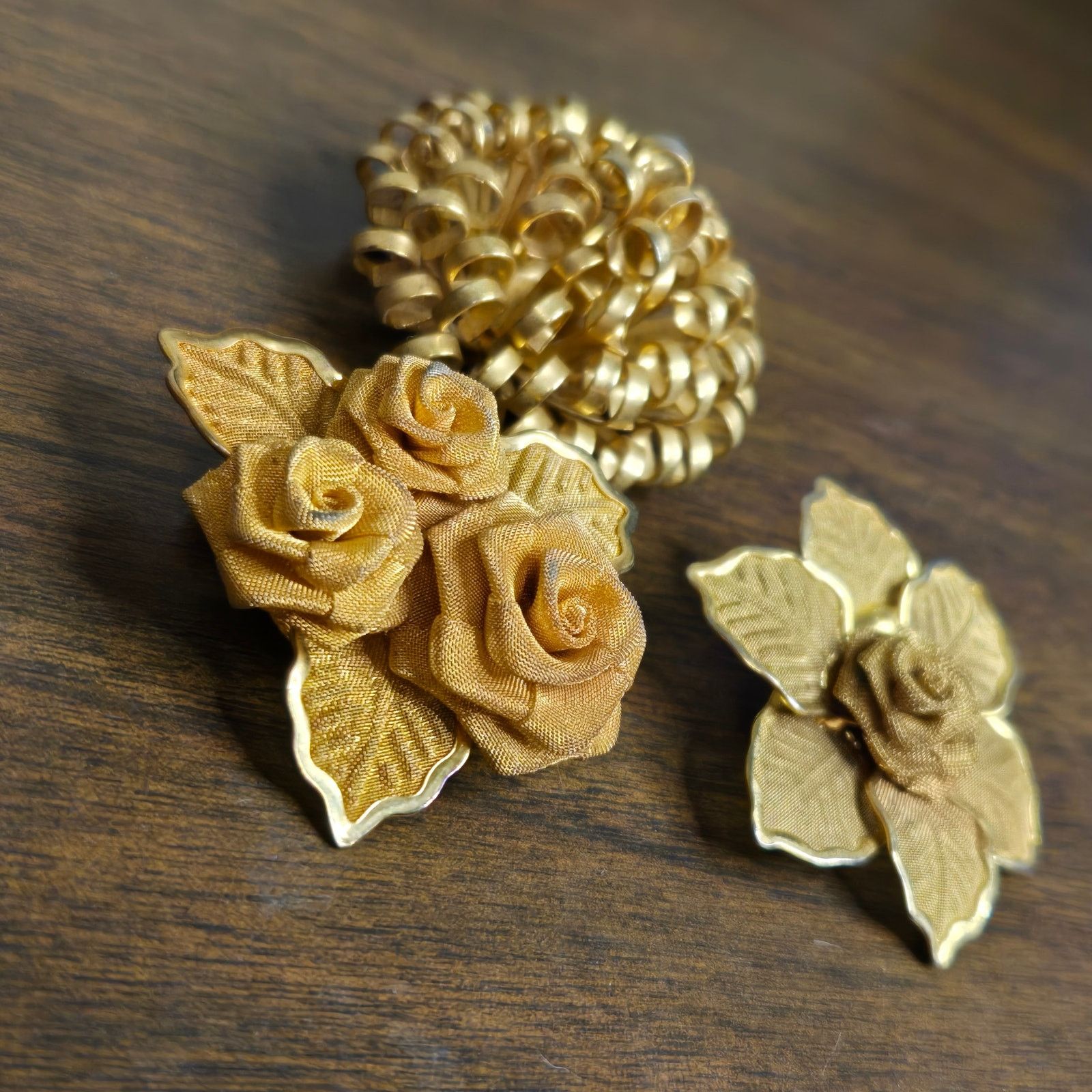 Vintage Vintage Crown Trifari Style Gold Tone Flower Brooch Set Size ONE SIZE - 2 Thumbnail